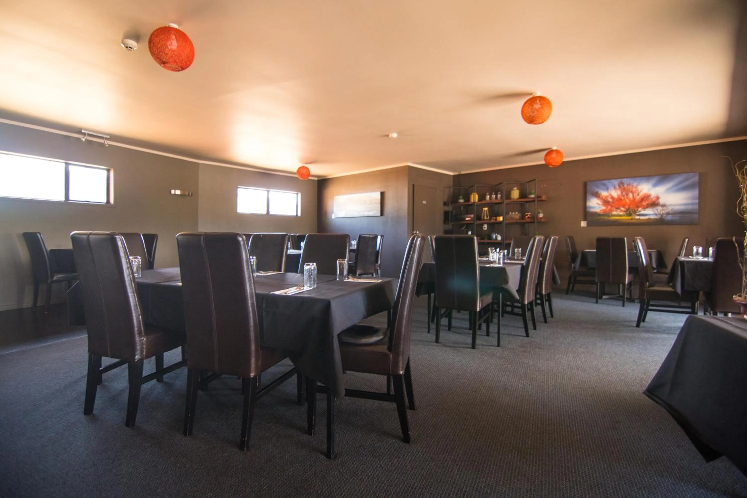 Restaurant/places to eat in Parklands Motorlodge & Holiday Park