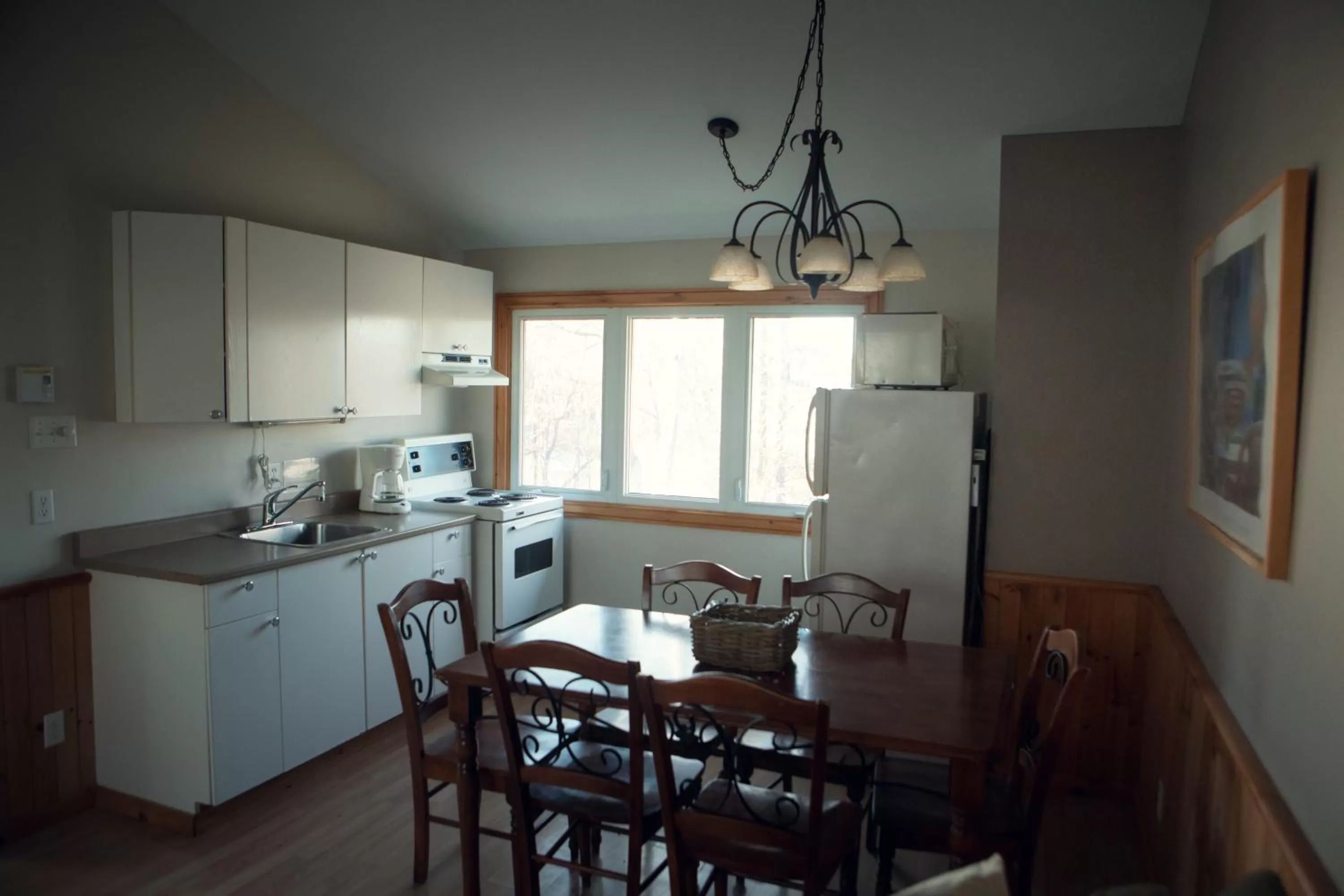 Kitchen/Kitchenette in Le Montagnard, Auberge Hôtel & Chalets