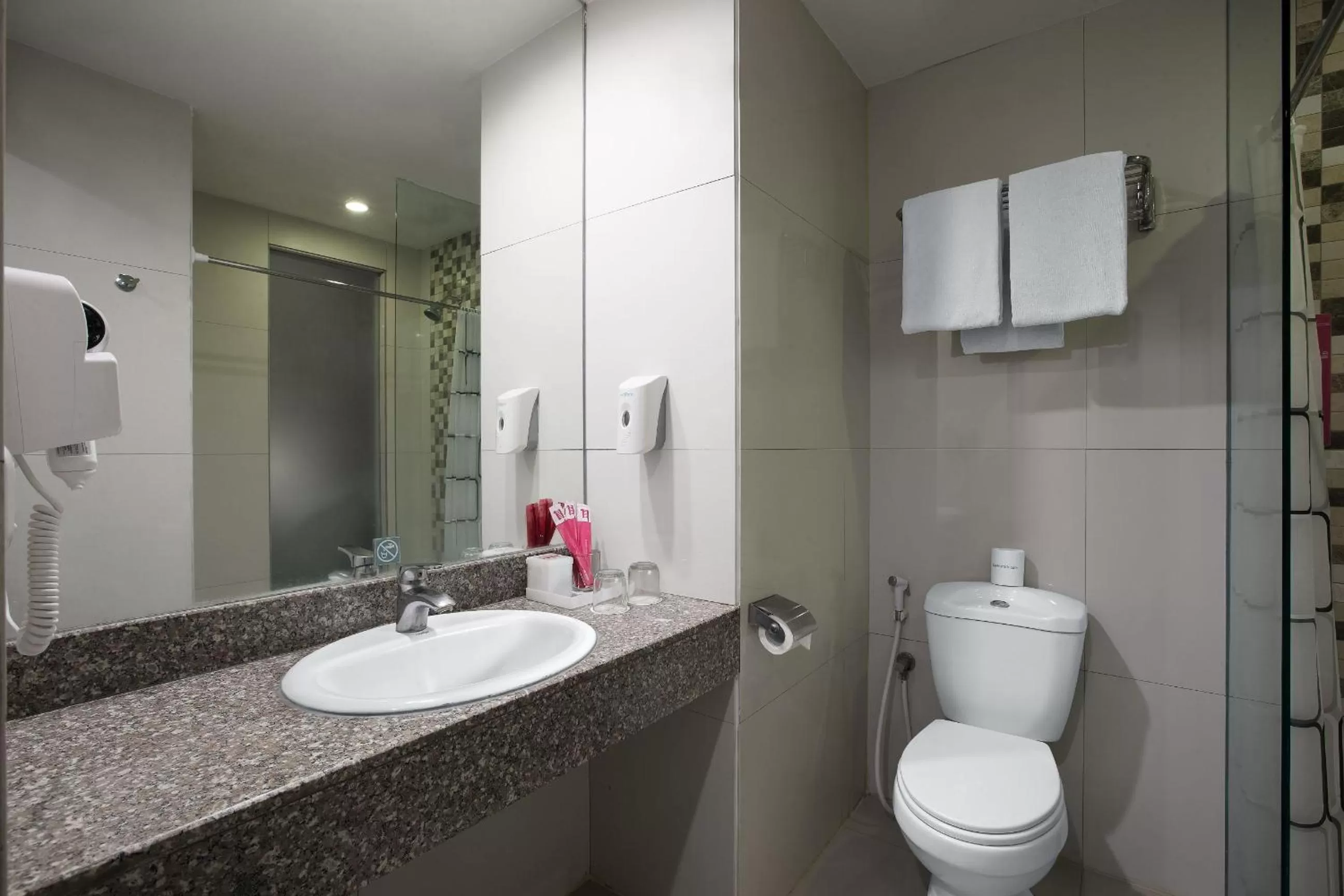 Bathroom in favehotel Simpang Lima - Semarang