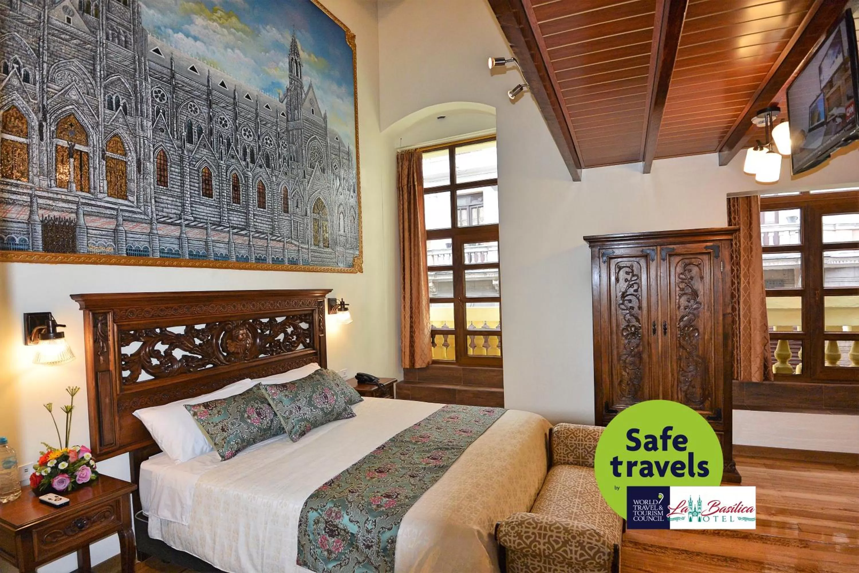 Photo of the whole room, Bed in Hotel La Basílica Quito