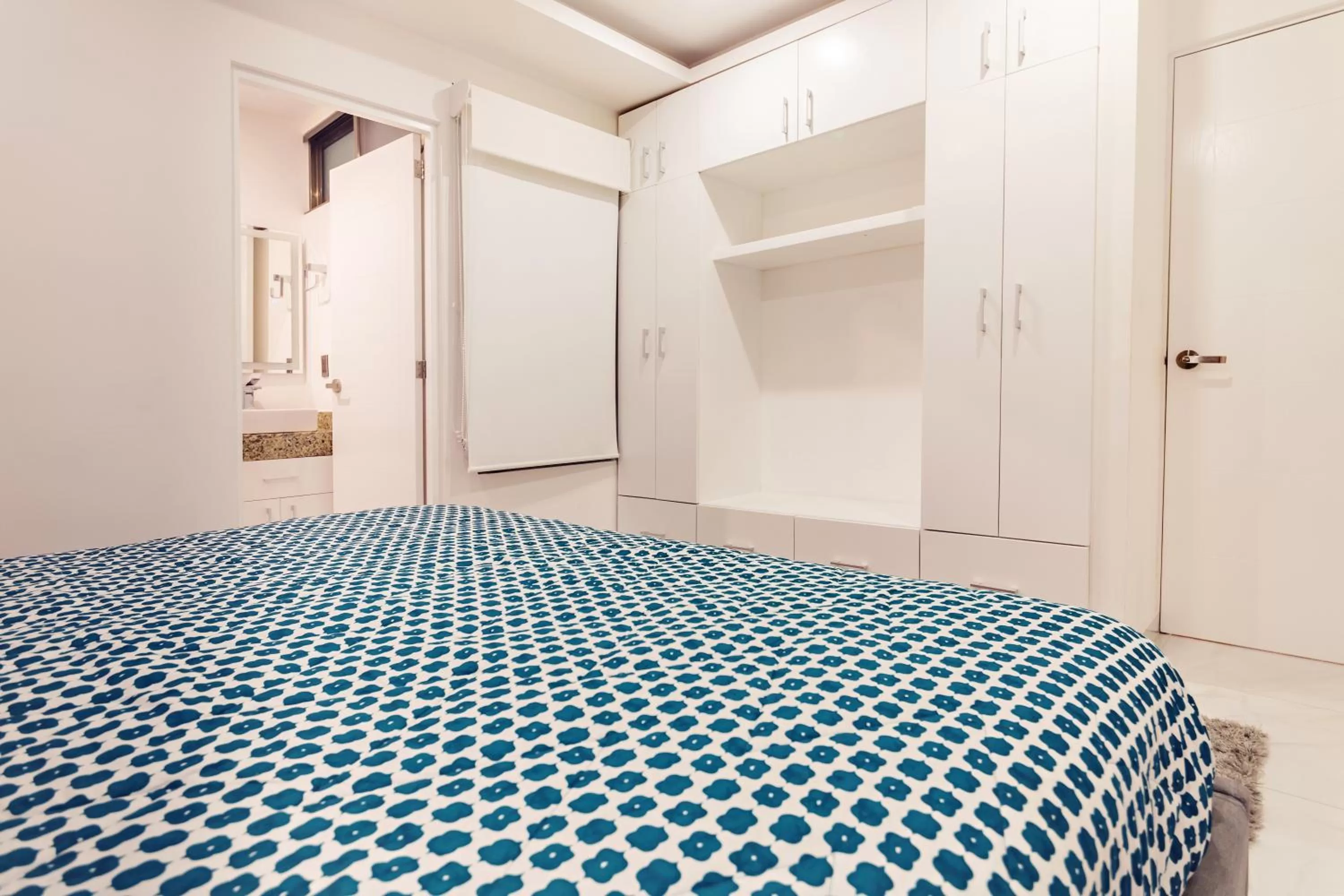 Photo of the whole room, Bed in Mararena Family Apartments & Long Stay Living - Steps from 5th Avenue