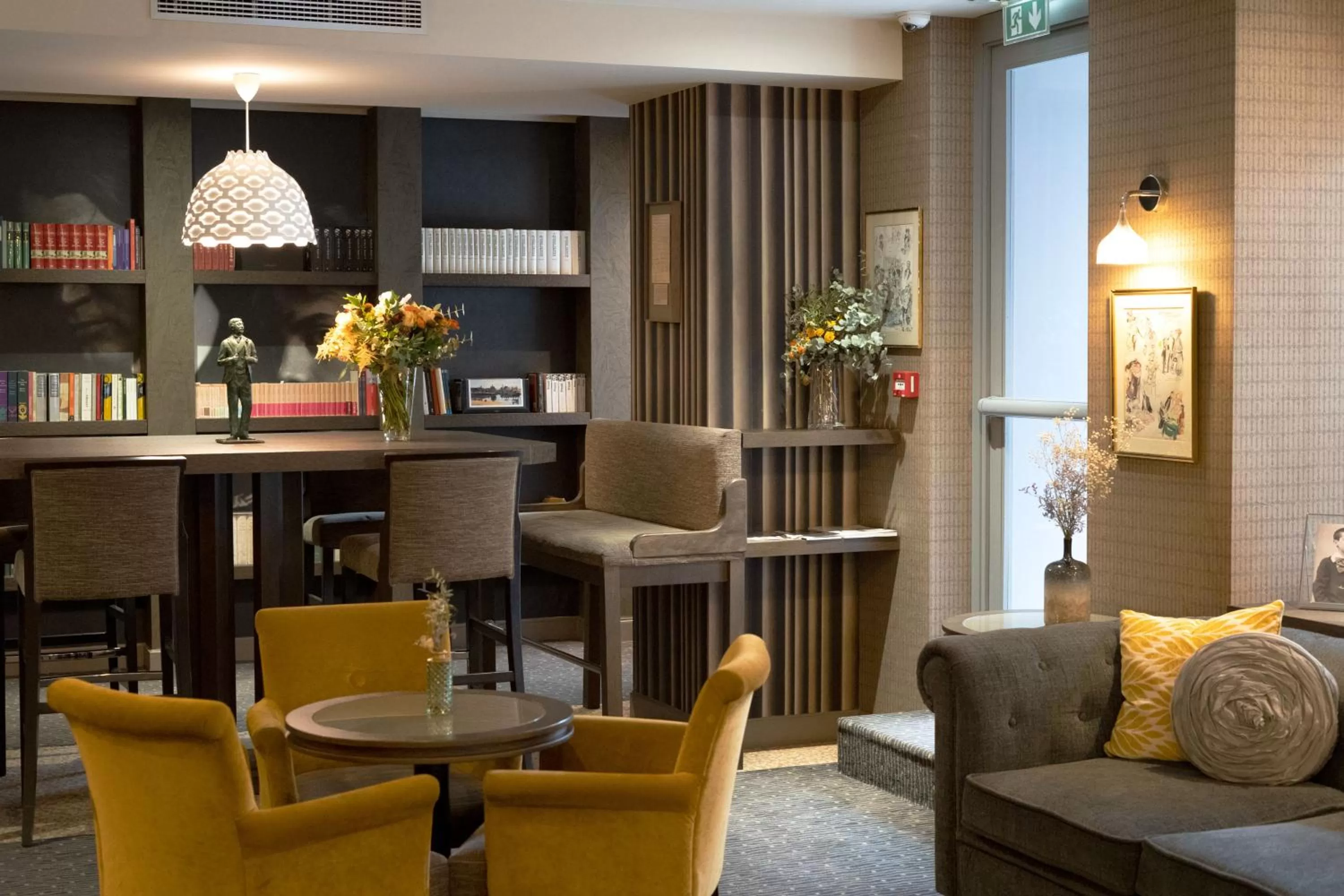 Lounge or bar in Hotel Litteraire Le Swann, BW Premier Collection