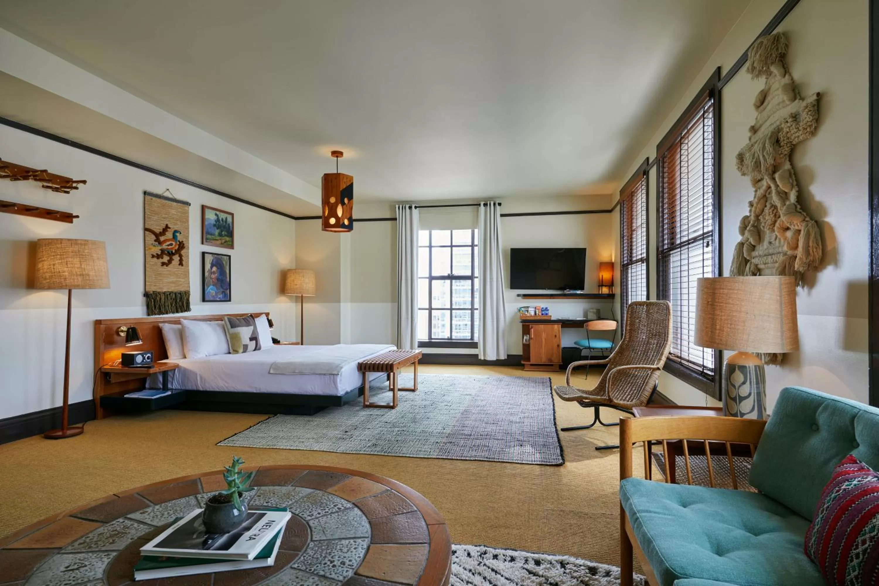 TV and multimedia, Bed in Freehand Los Angeles