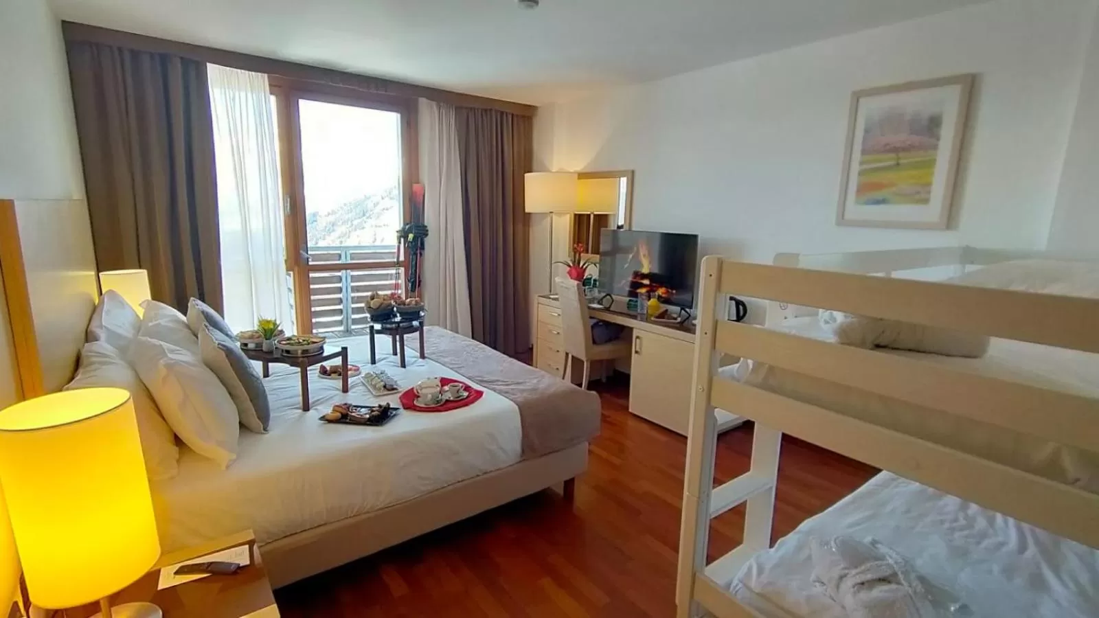 Photo of the whole room, Bed in Savoia Resort