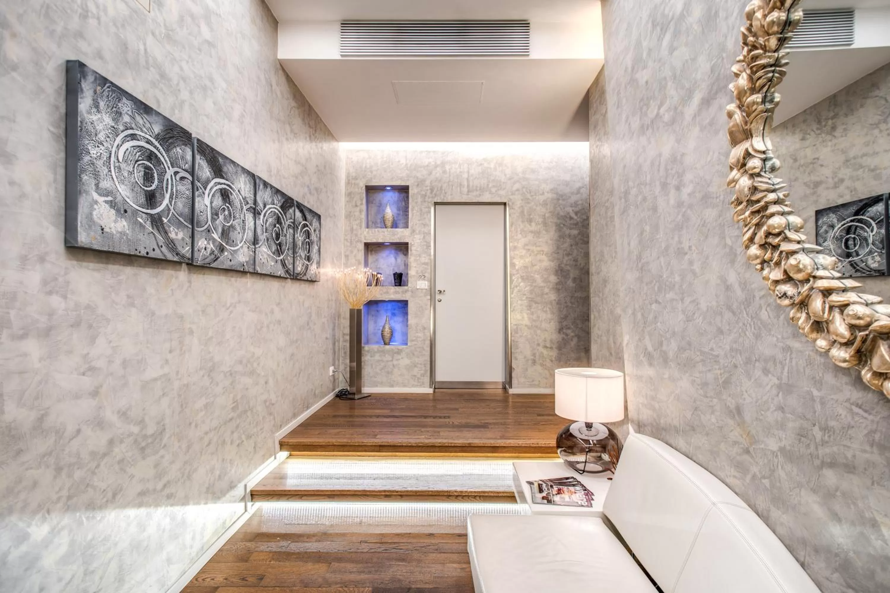 Communal lounge/ TV room in Roma Boutique Hotel