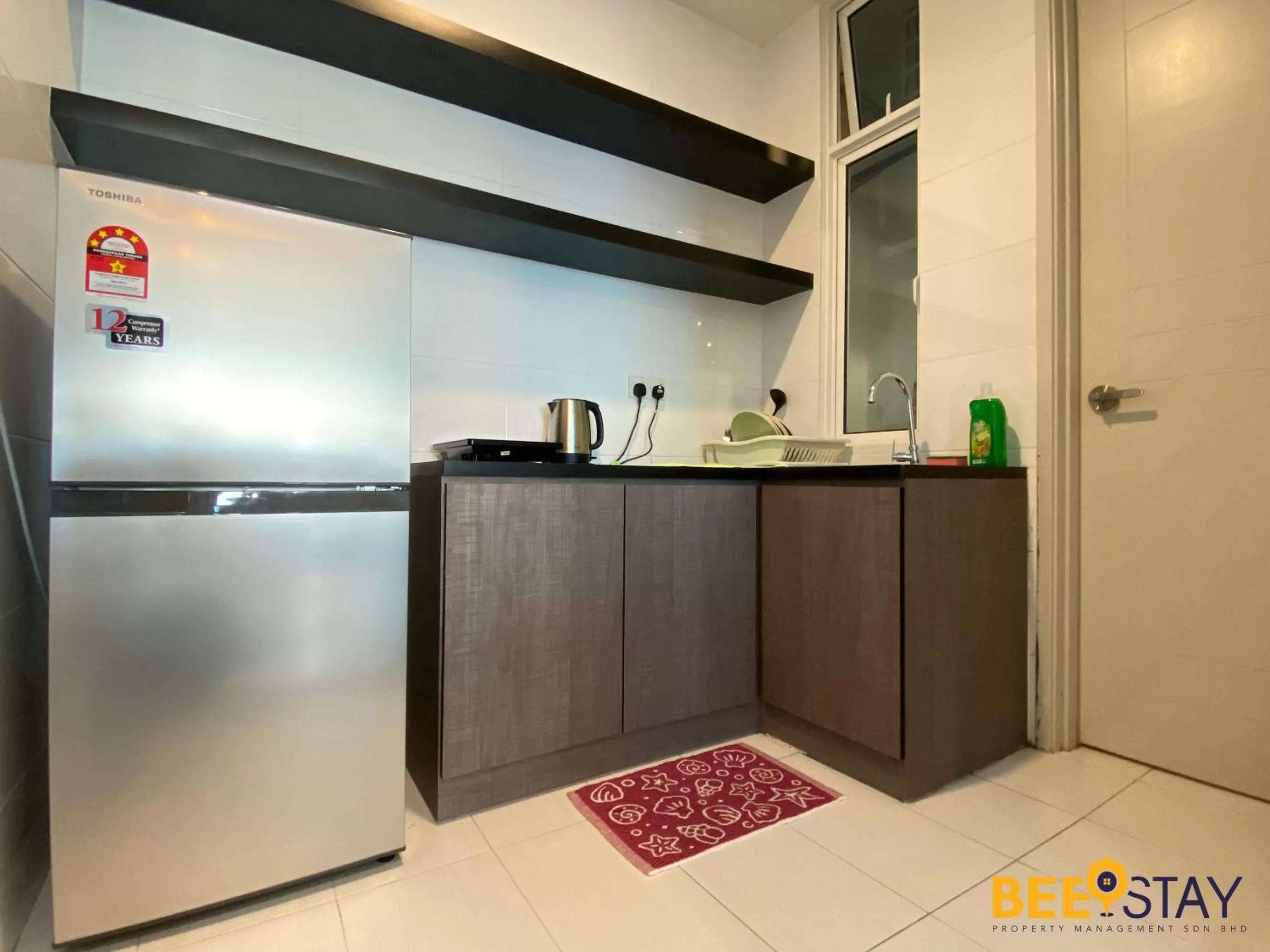 Kitchen/Kitchenette in The Wave Suites Melaka by BEESTAY