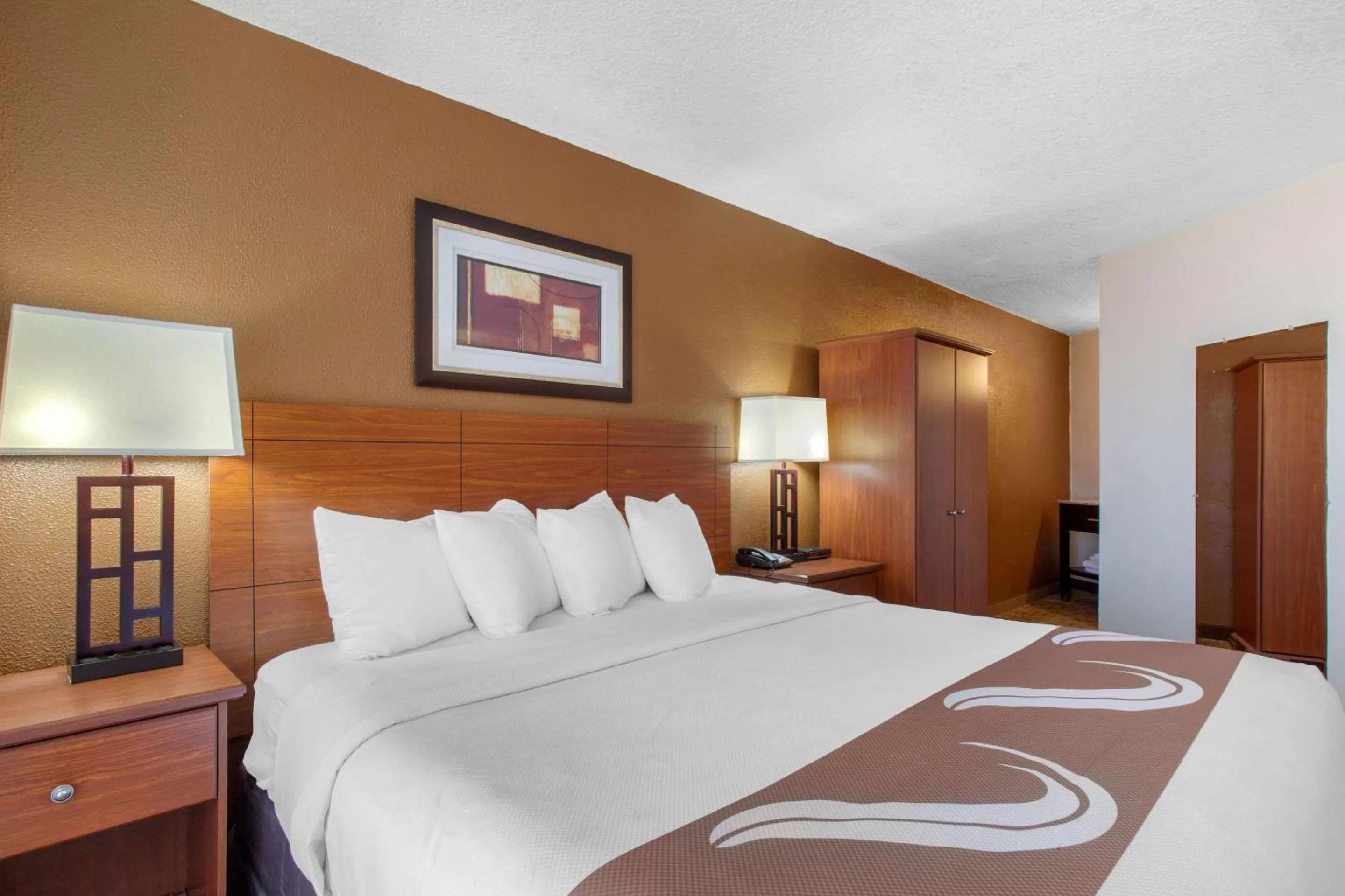 Photo of the whole room in Quality Inn View of Lake Powell - Page