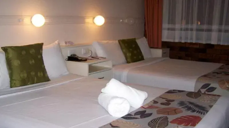 Twin Room with Two Double Beds in Best Western Parkside Motor Inn Twin Room with Two Double Beds in Best Western Parkside Motor Inn