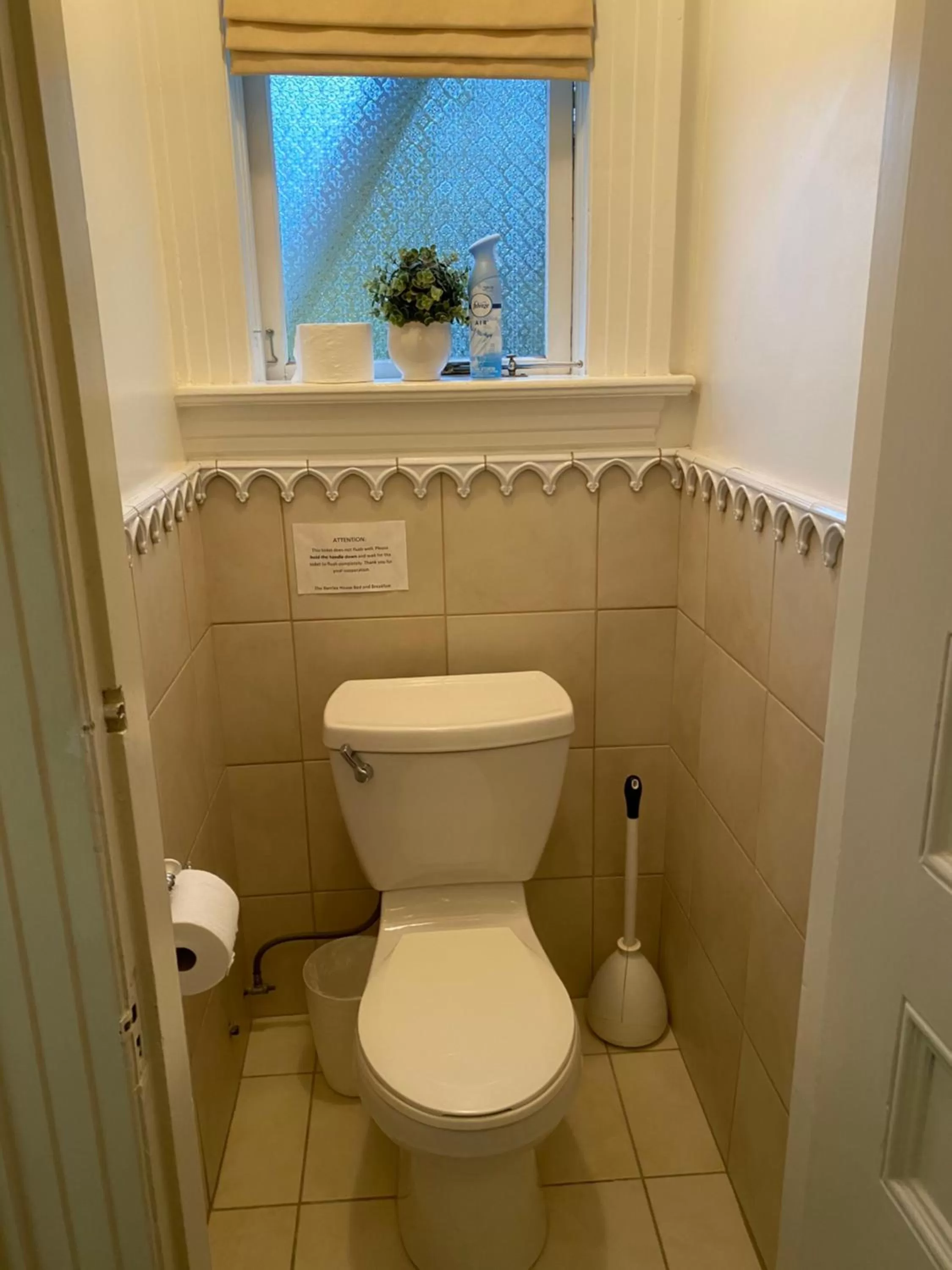 Toilet in Barclay House Bed and Breakfast