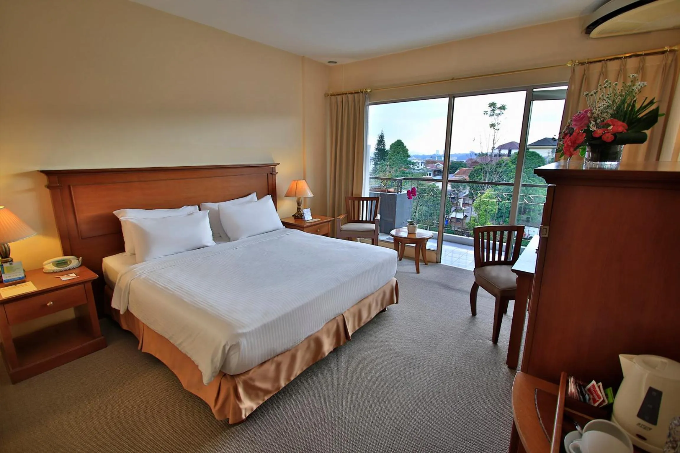 TV and multimedia, Bed in The Jayakarta Suites Bandung