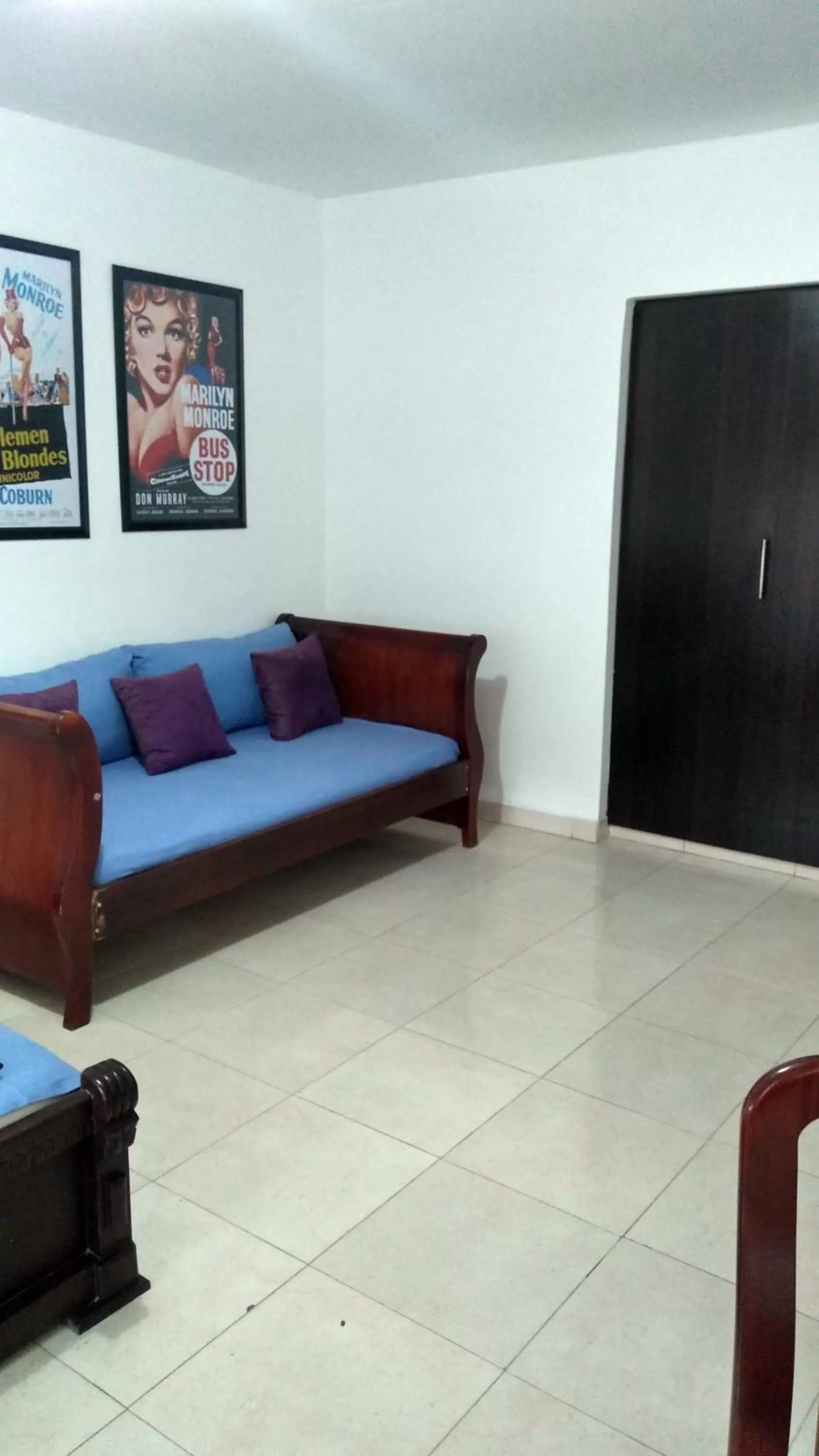 Photo of the whole room, Seating Area in Arco Apartasuites