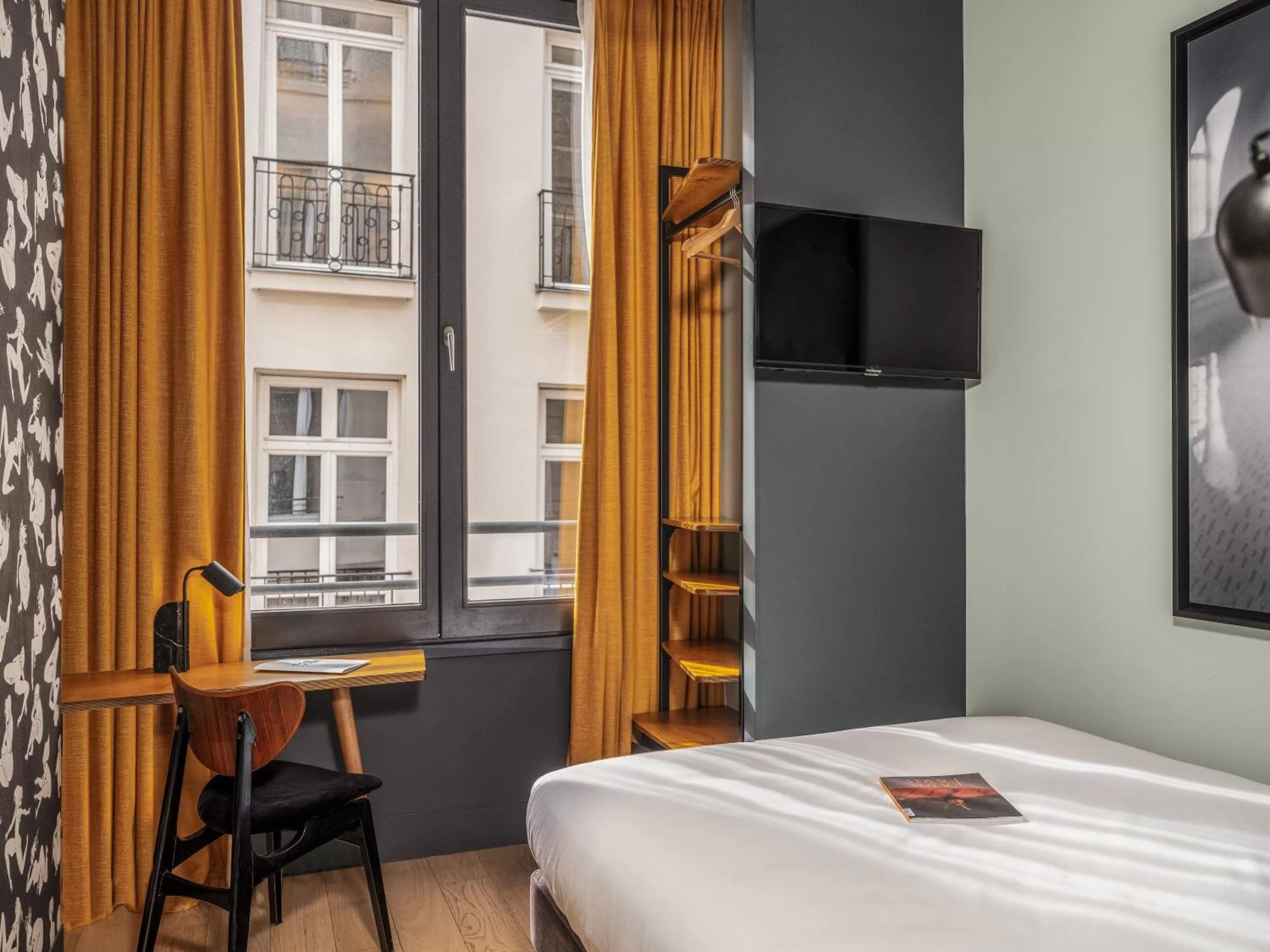 Seating area, Bed in Hôtel Edgar & Achille