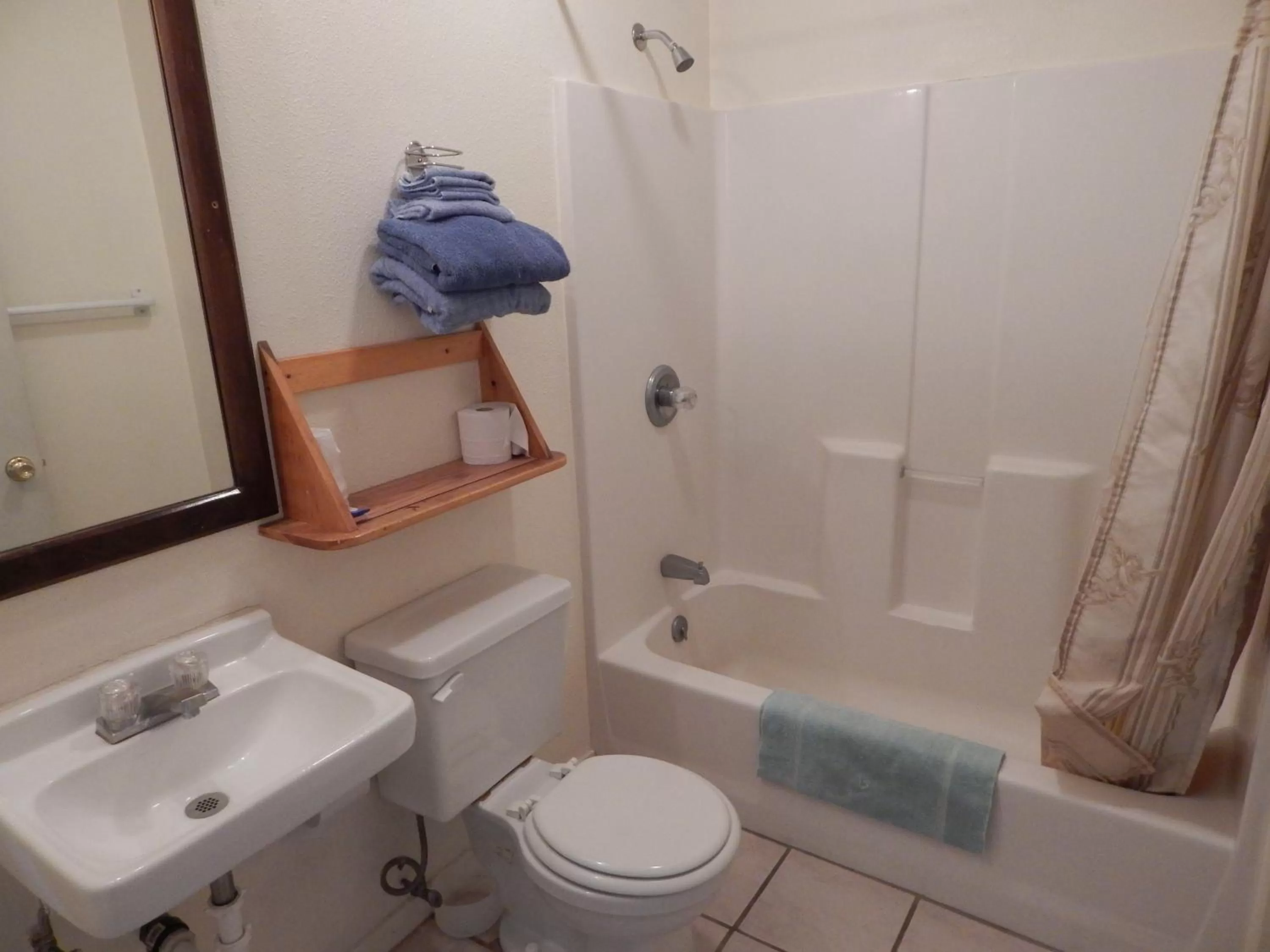 Bathroom in Ute Motel