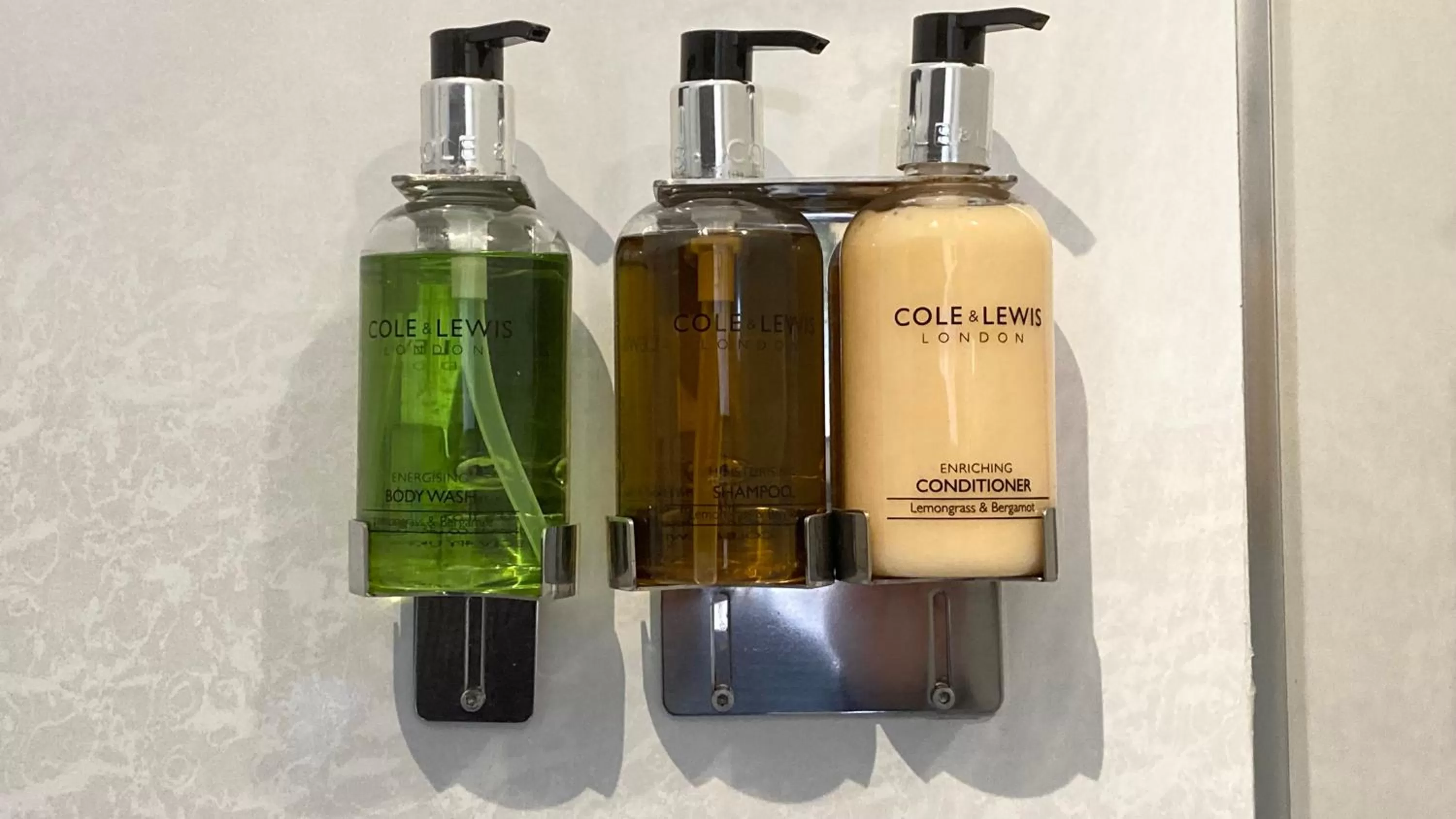 Bathroom in Hillcrest Bed & Breakfast