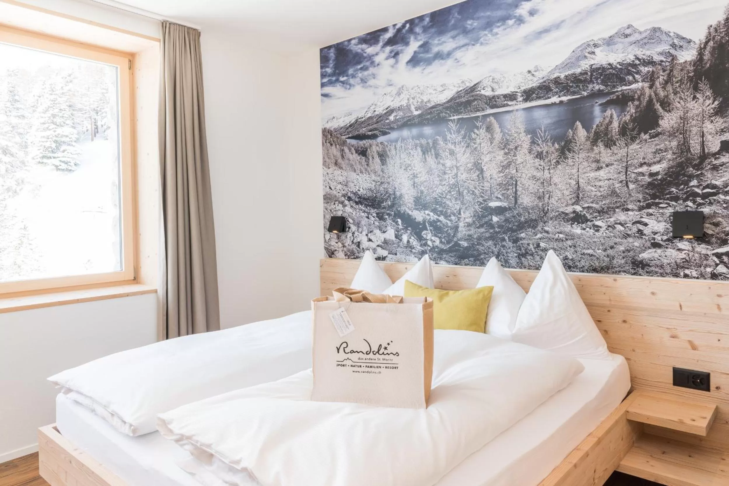 Photo of the whole room, Bed in Berghotel Randolins