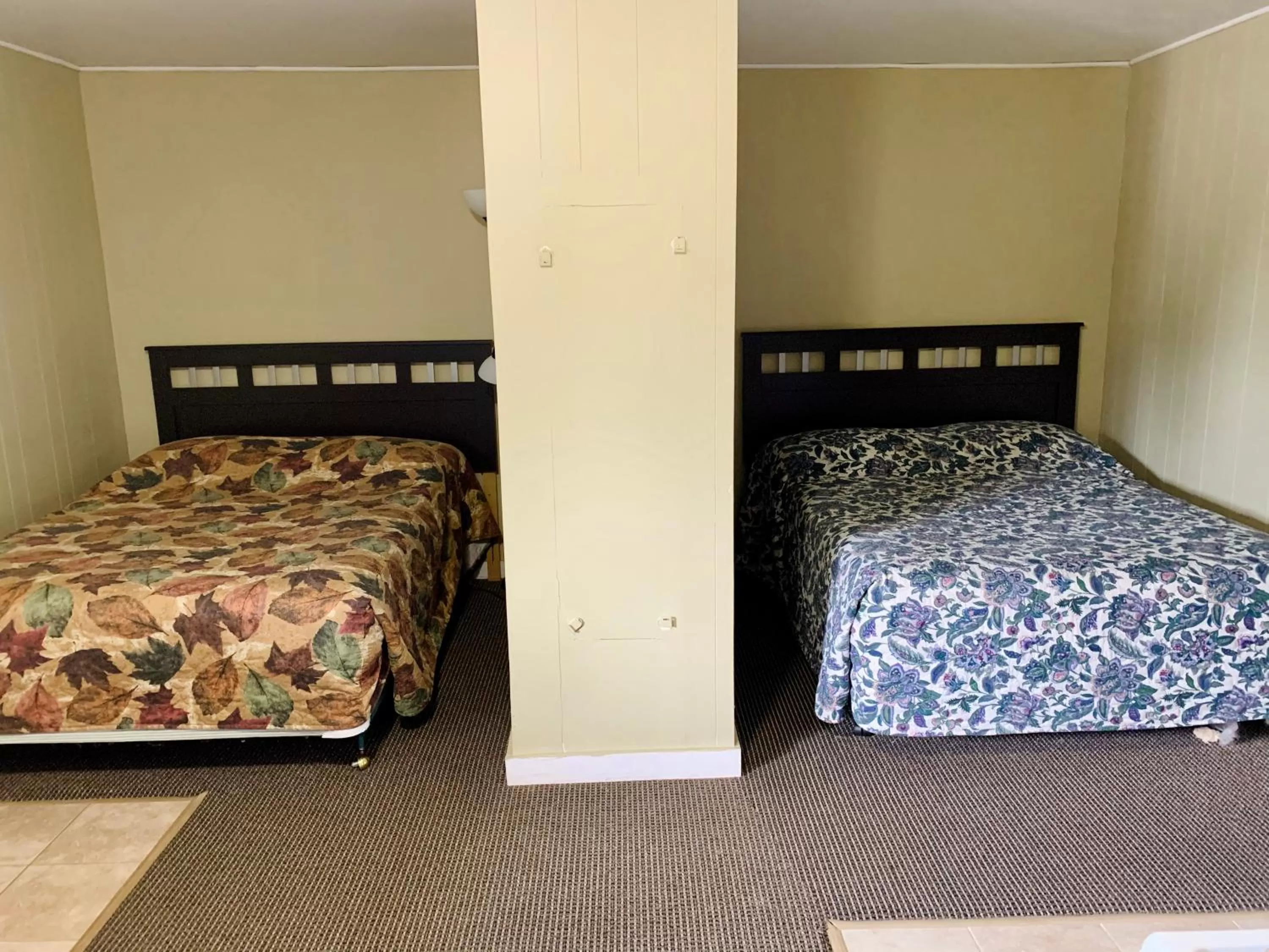 Bed in Night Inn Grand Forks