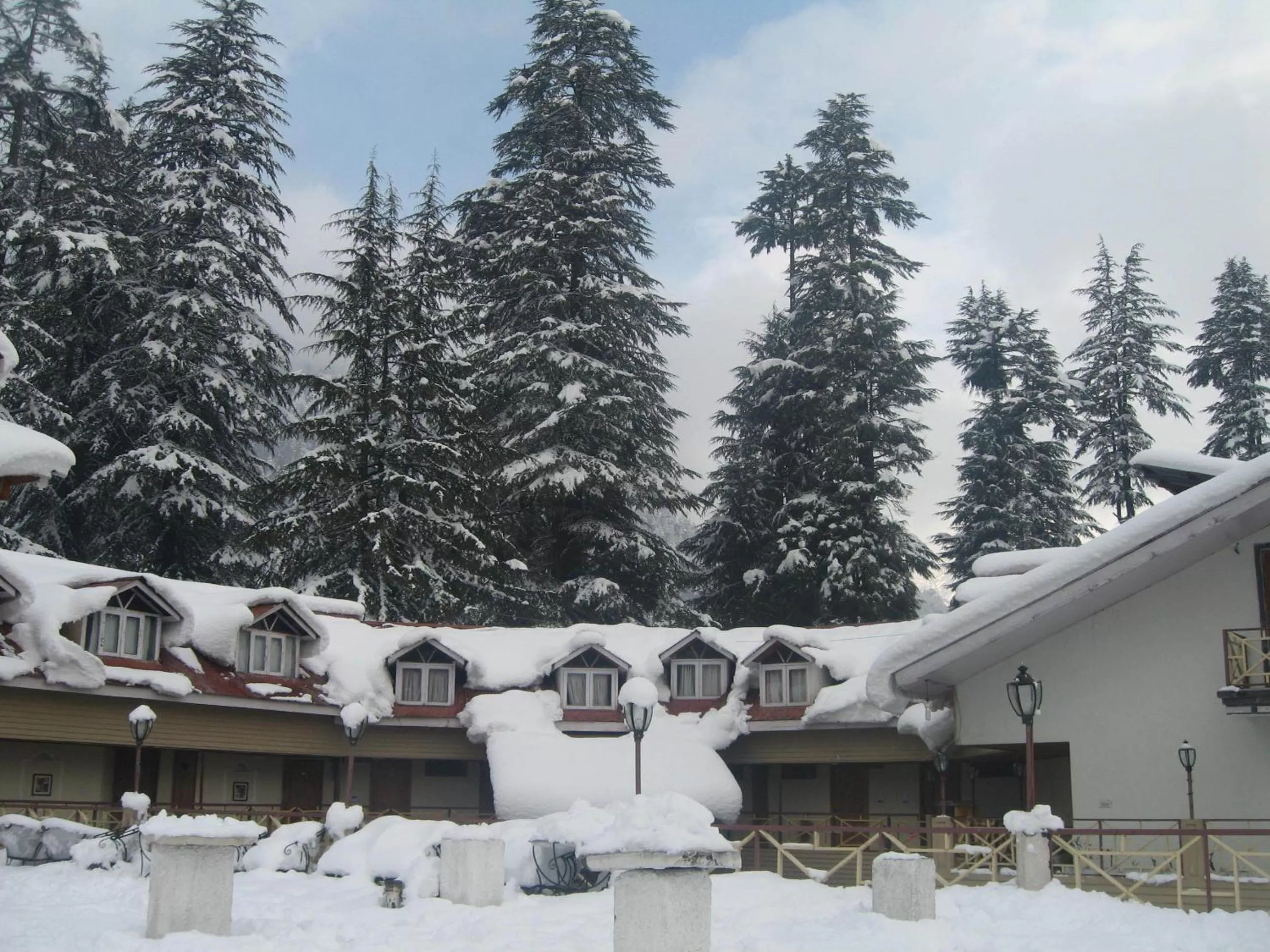 Property building, Winter in Snow Valley Resorts & Spa Manali