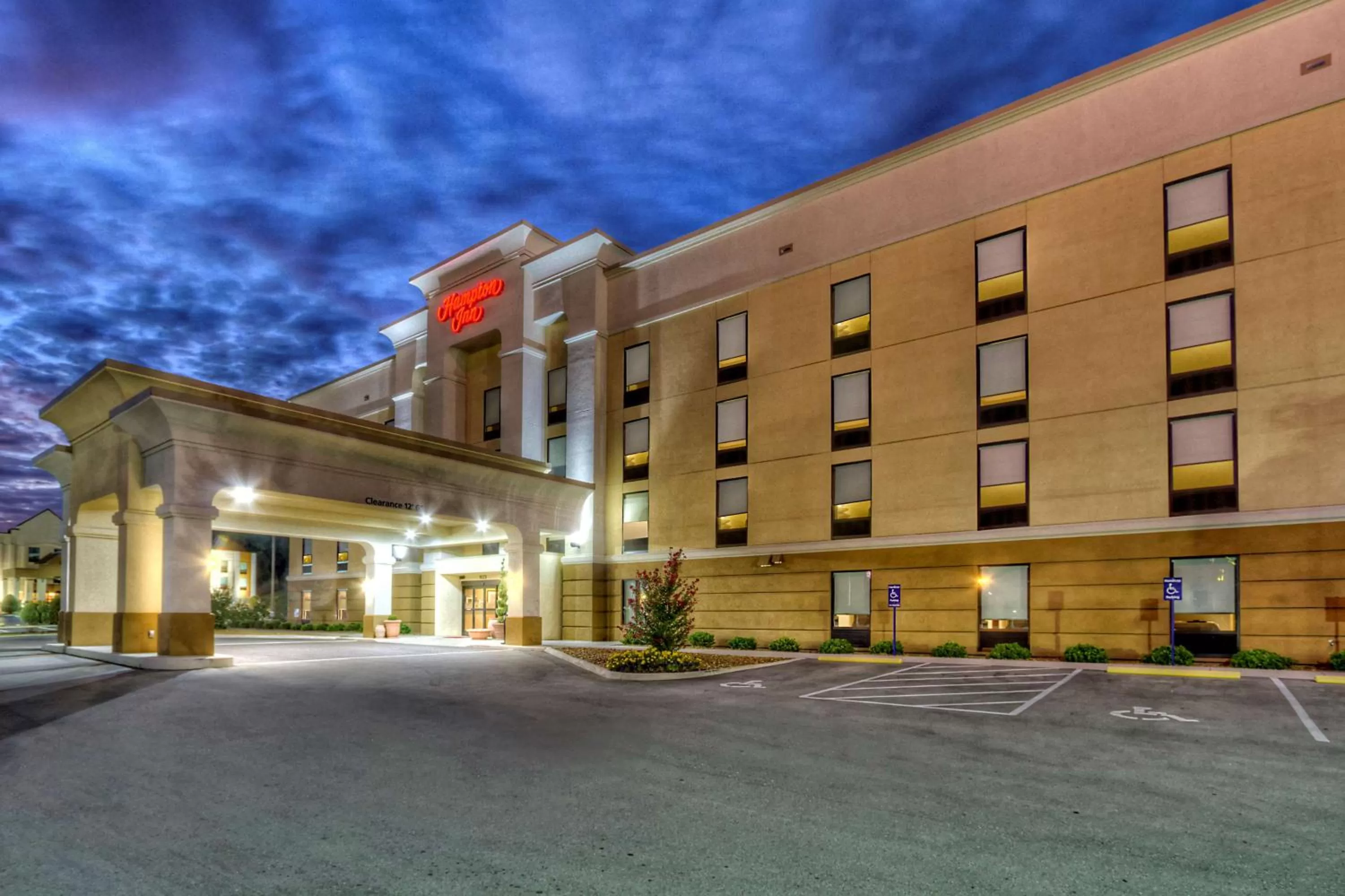 Property building in Hampton Inn Cookeville