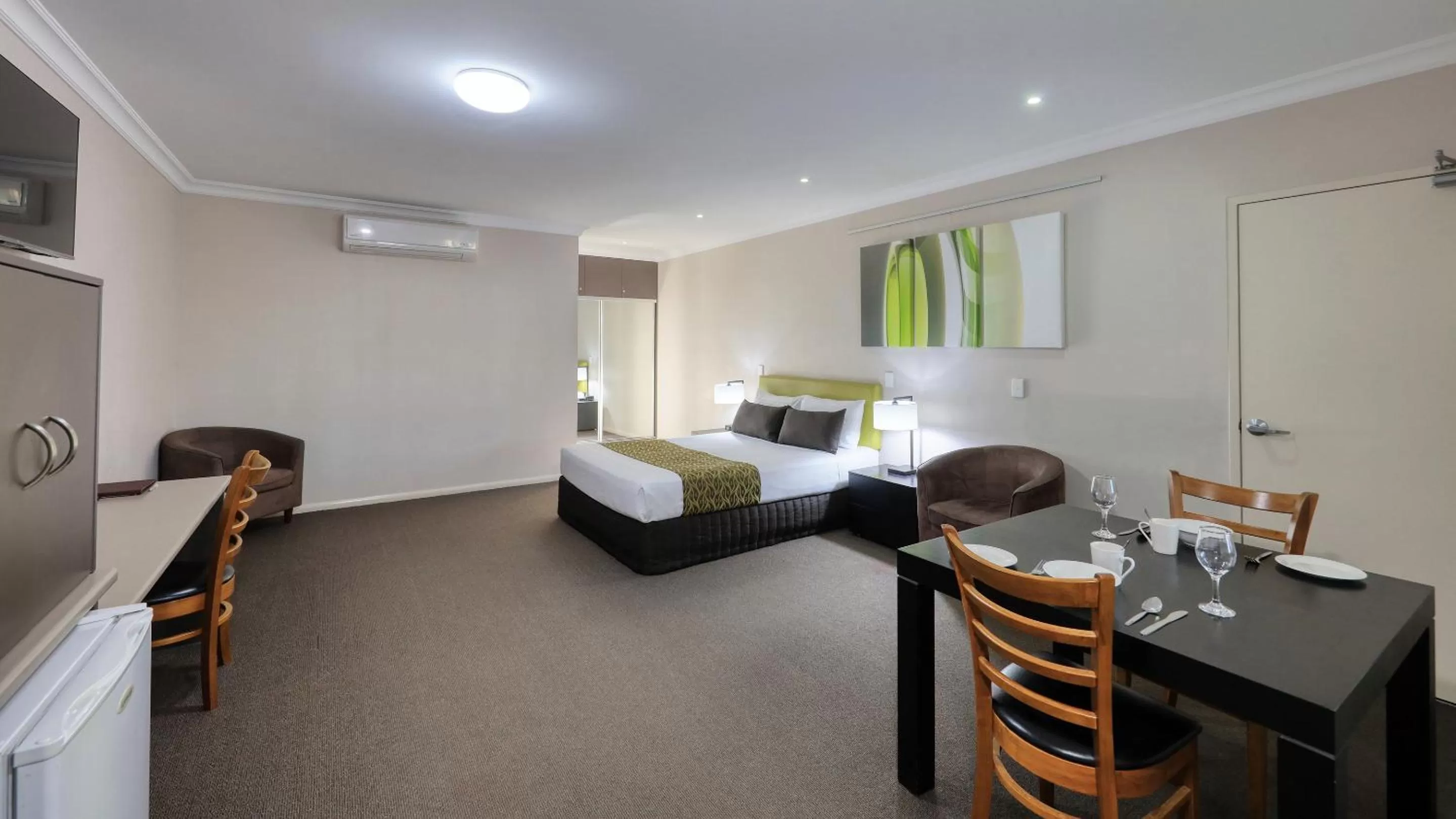 Bed in Drovers Motor Inn