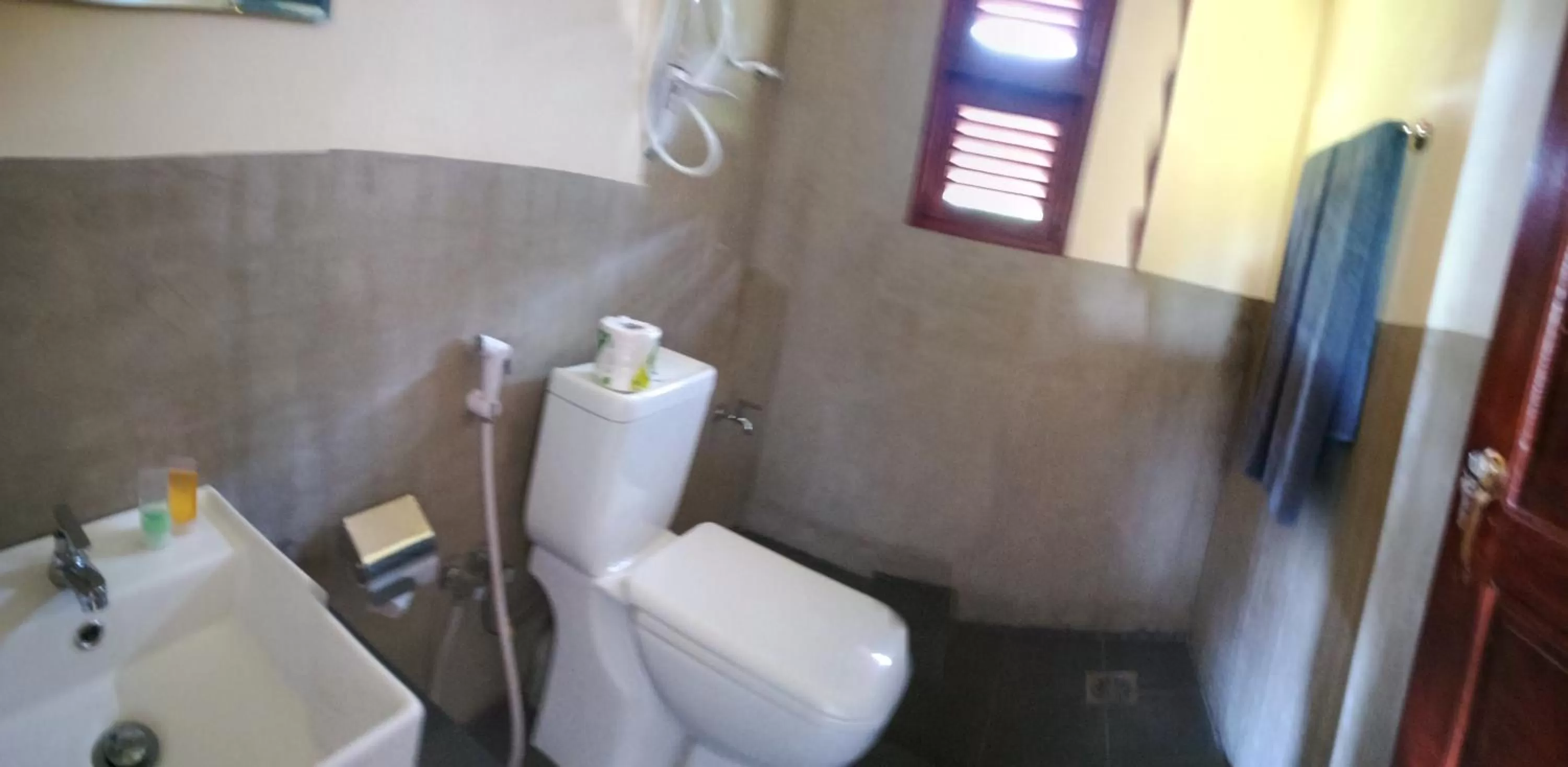 Shower, Bathroom in Lake Bliss