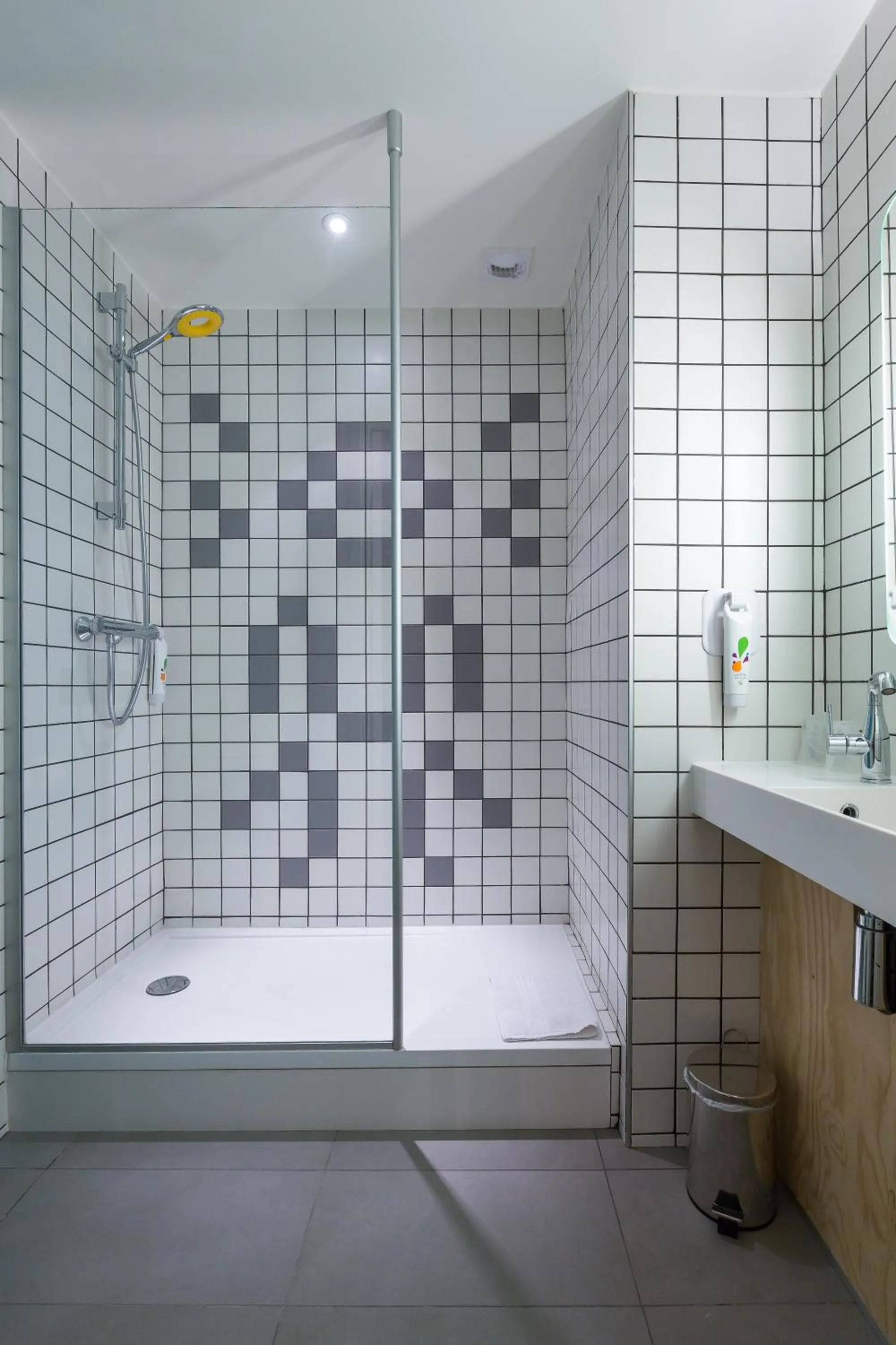 Shower in Ibis Styles Paris Place d'Italie - Butte Aux Cailles