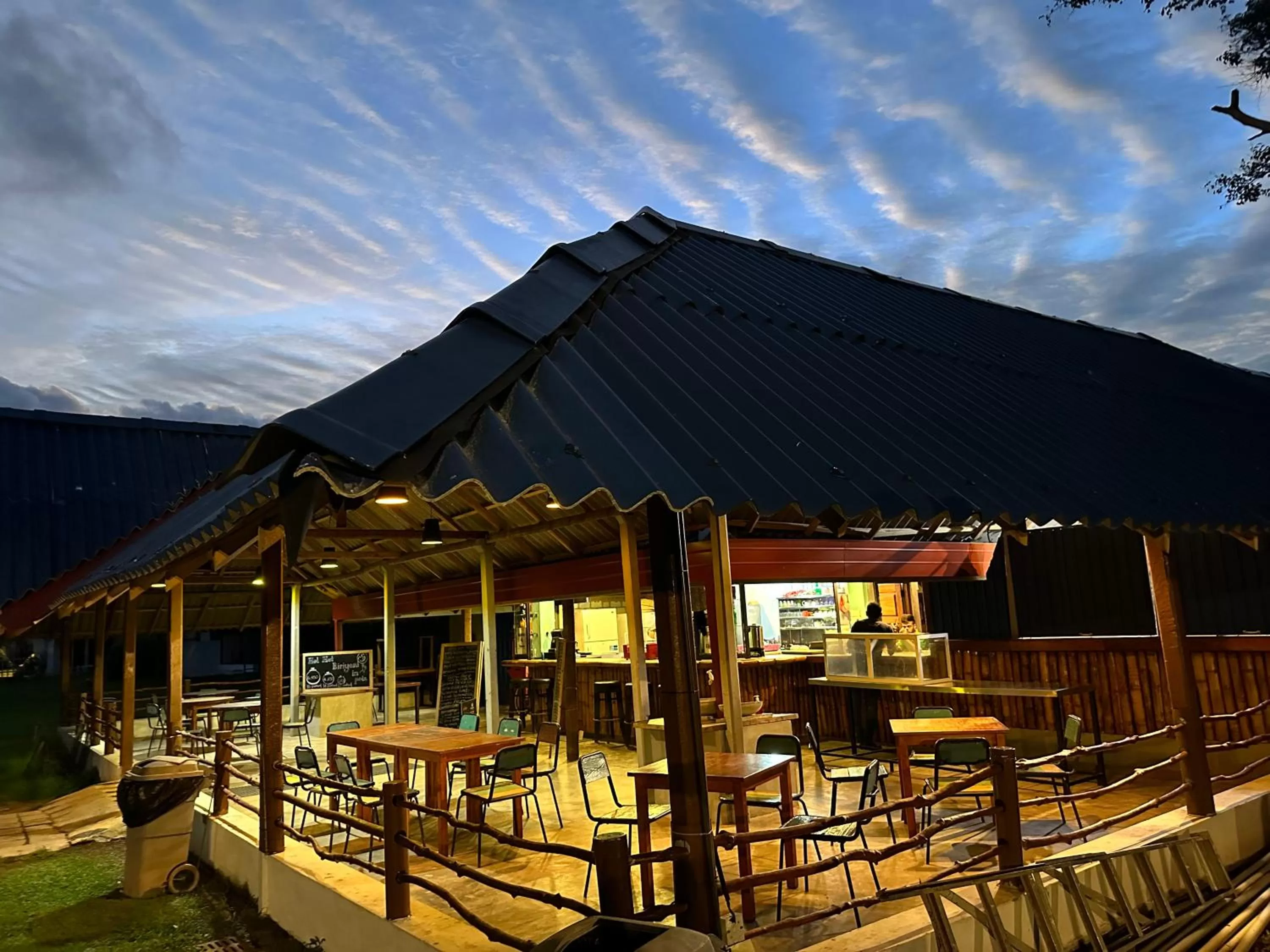 Restaurant/places to eat in Amaluna Resorts