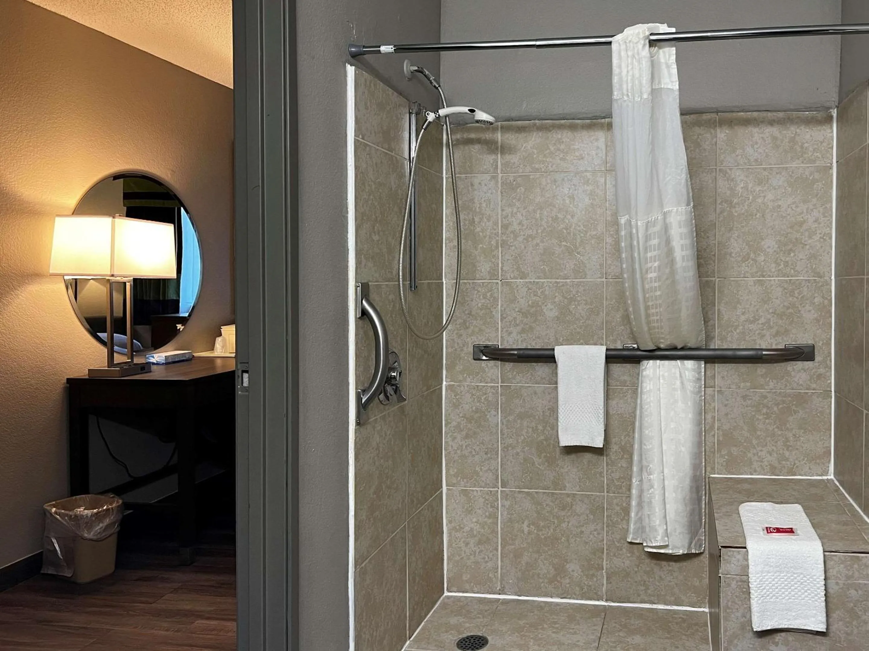 Bedroom, Bathroom in Econo Lodge