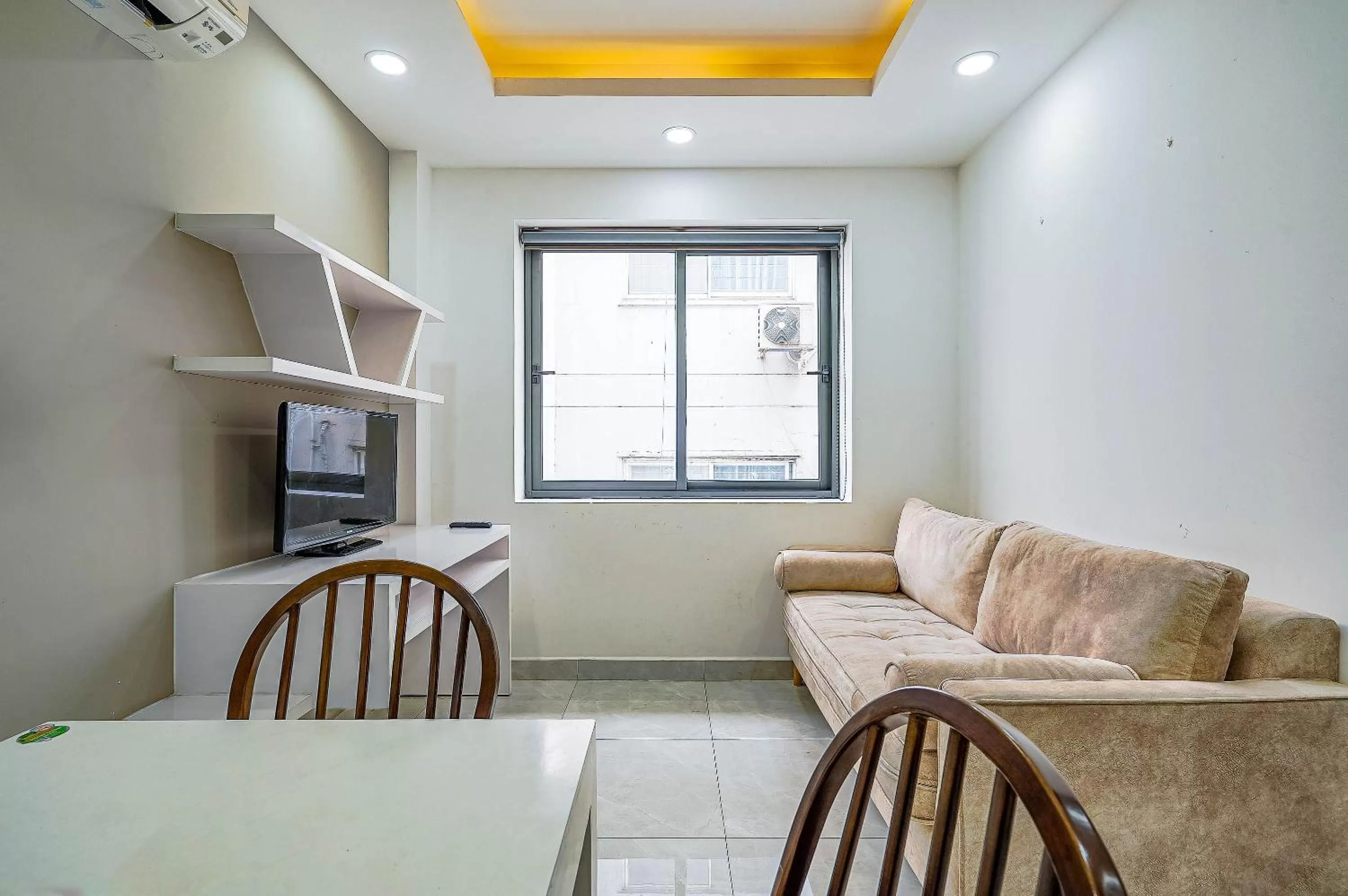 TV and multimedia in Spring Hill Apartment -The High Class