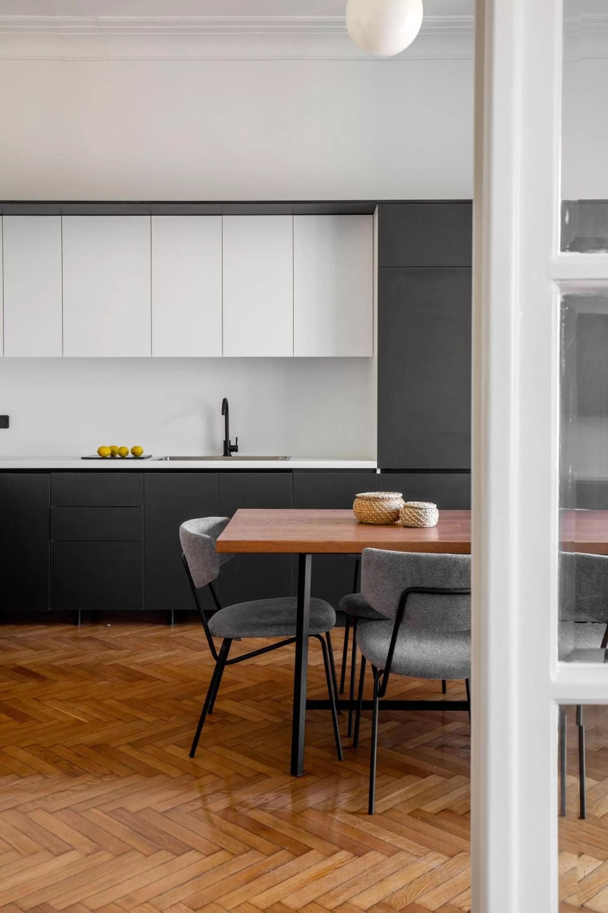 Kitchen or kitchenette, Kitchen/Kitchenette in ZOIA The Met by UPSTREET