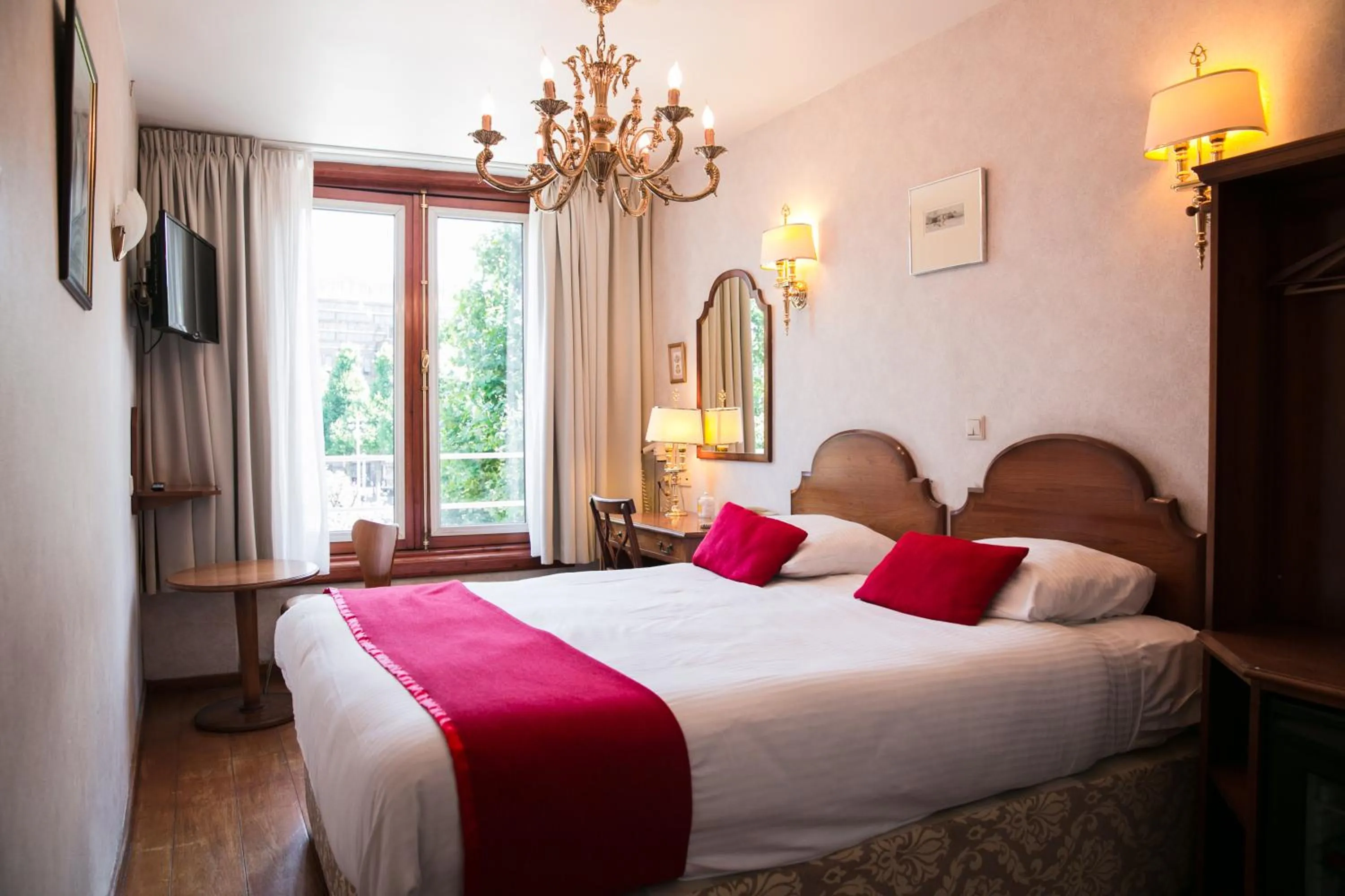 Photo of the whole room, Bed in Hotel Atlanta