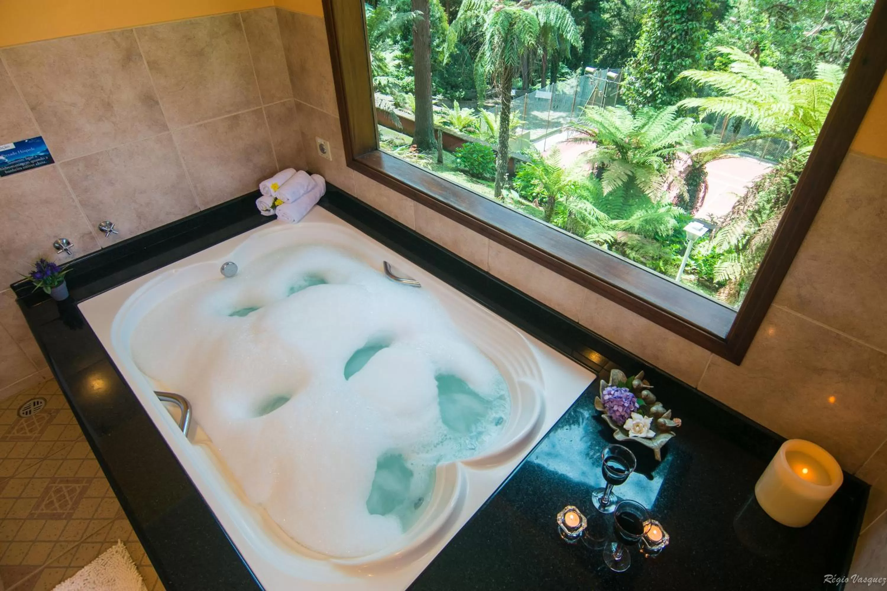 Hot Tub in Pousada Ricanto Amore Mio