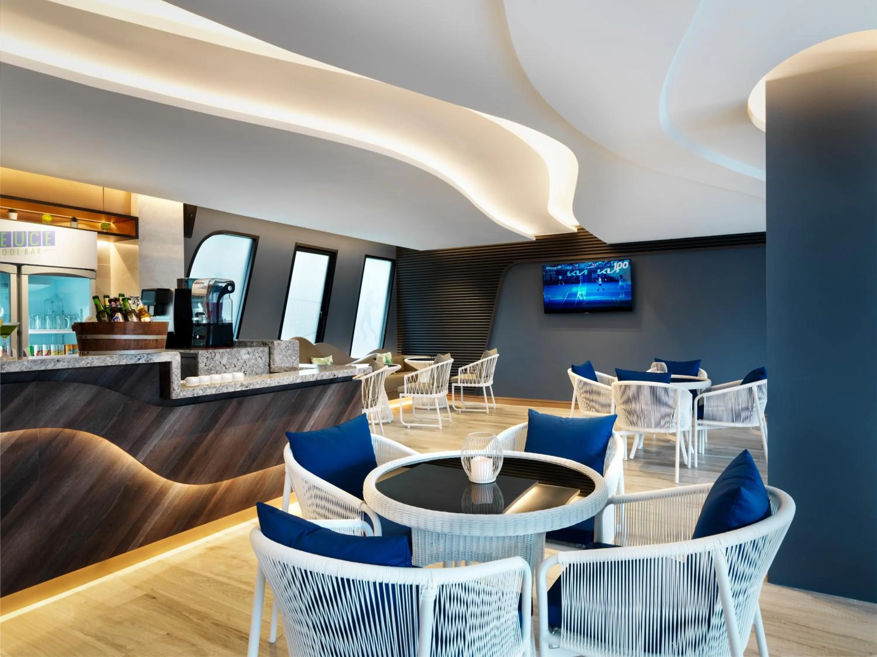 Lounge or bar in The Oceanic Sportel Phuket - SHA Extra Plus