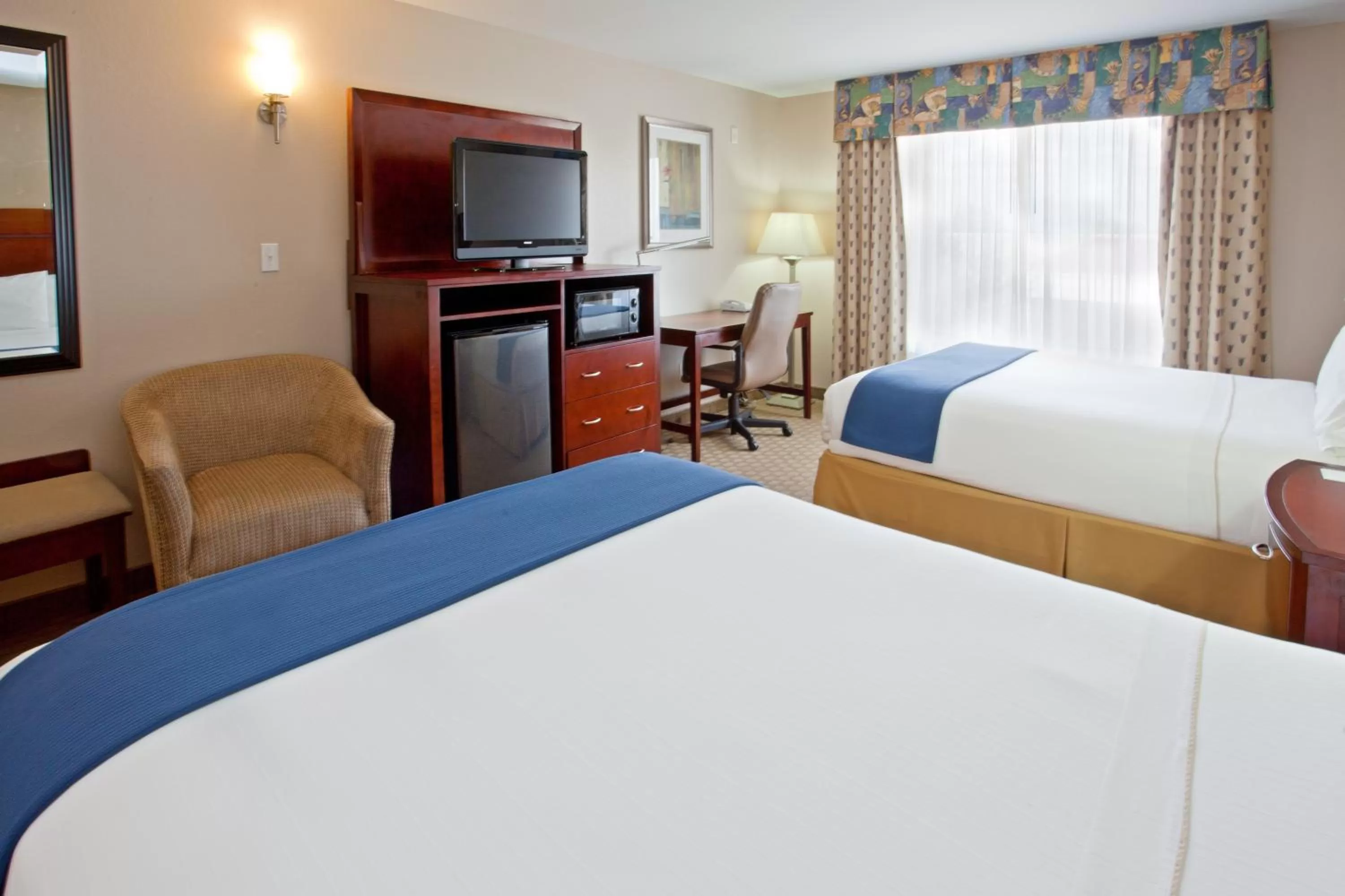 Bedroom, Bed in Holiday Inn Express & Suites College Station by IHG