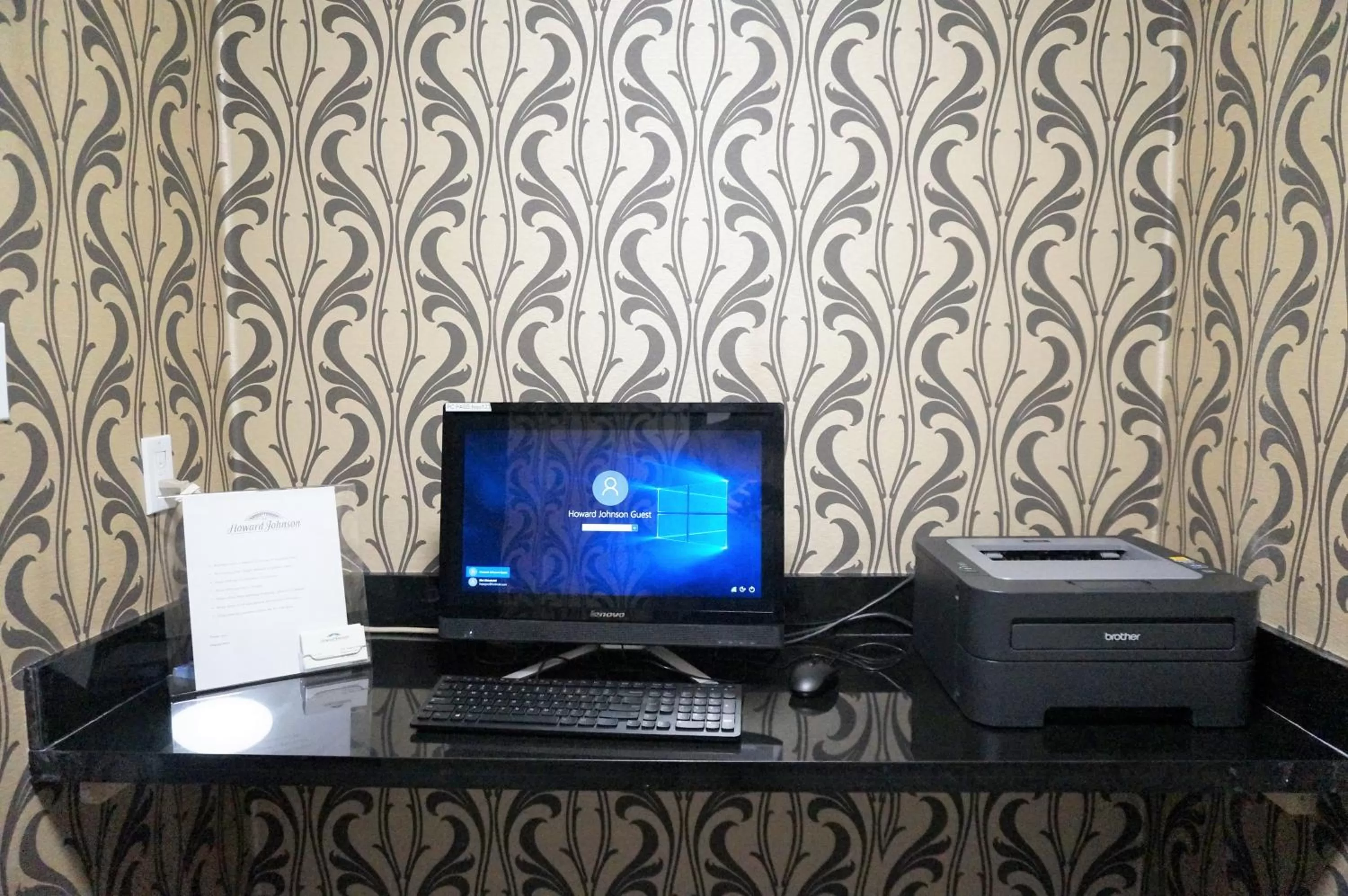 Business facilities in Howard Johnson by Wyndham Greensboro Near the Coliseum