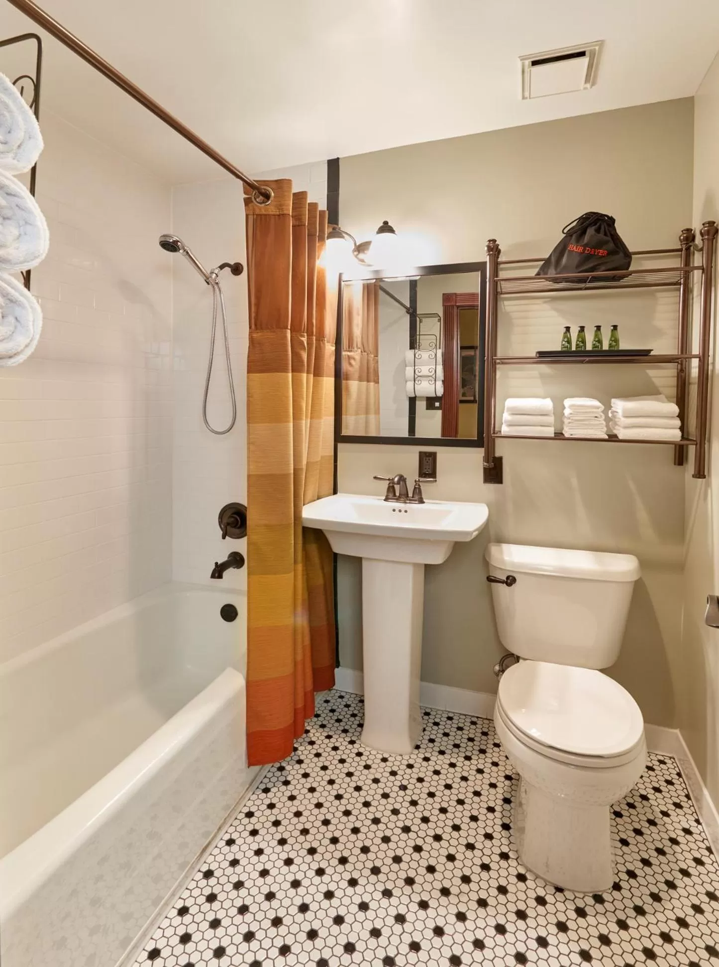 Bathroom in Hotel Apache