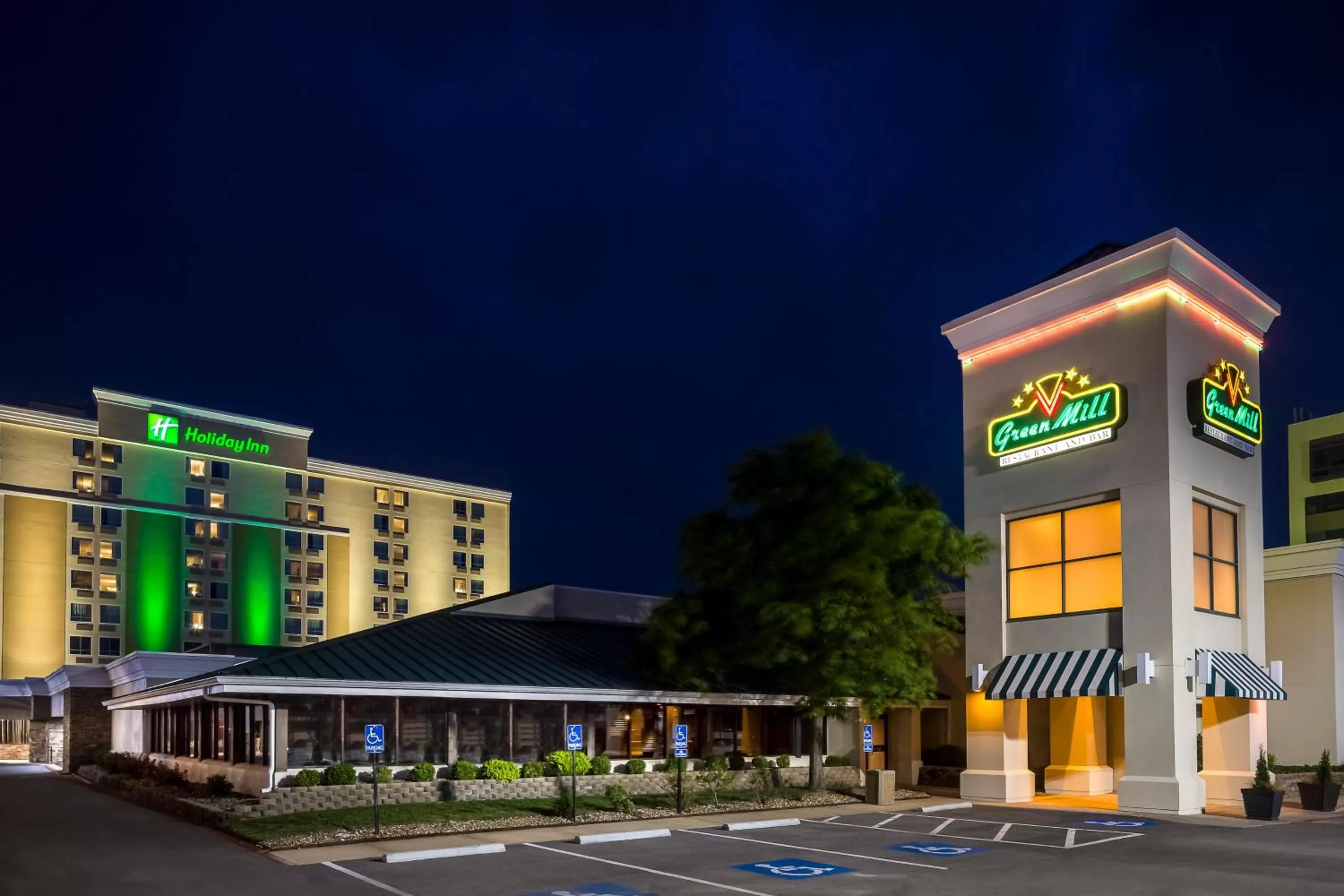 Restaurant/places to eat in Holiday Inn Wichita East I-35 by IHG