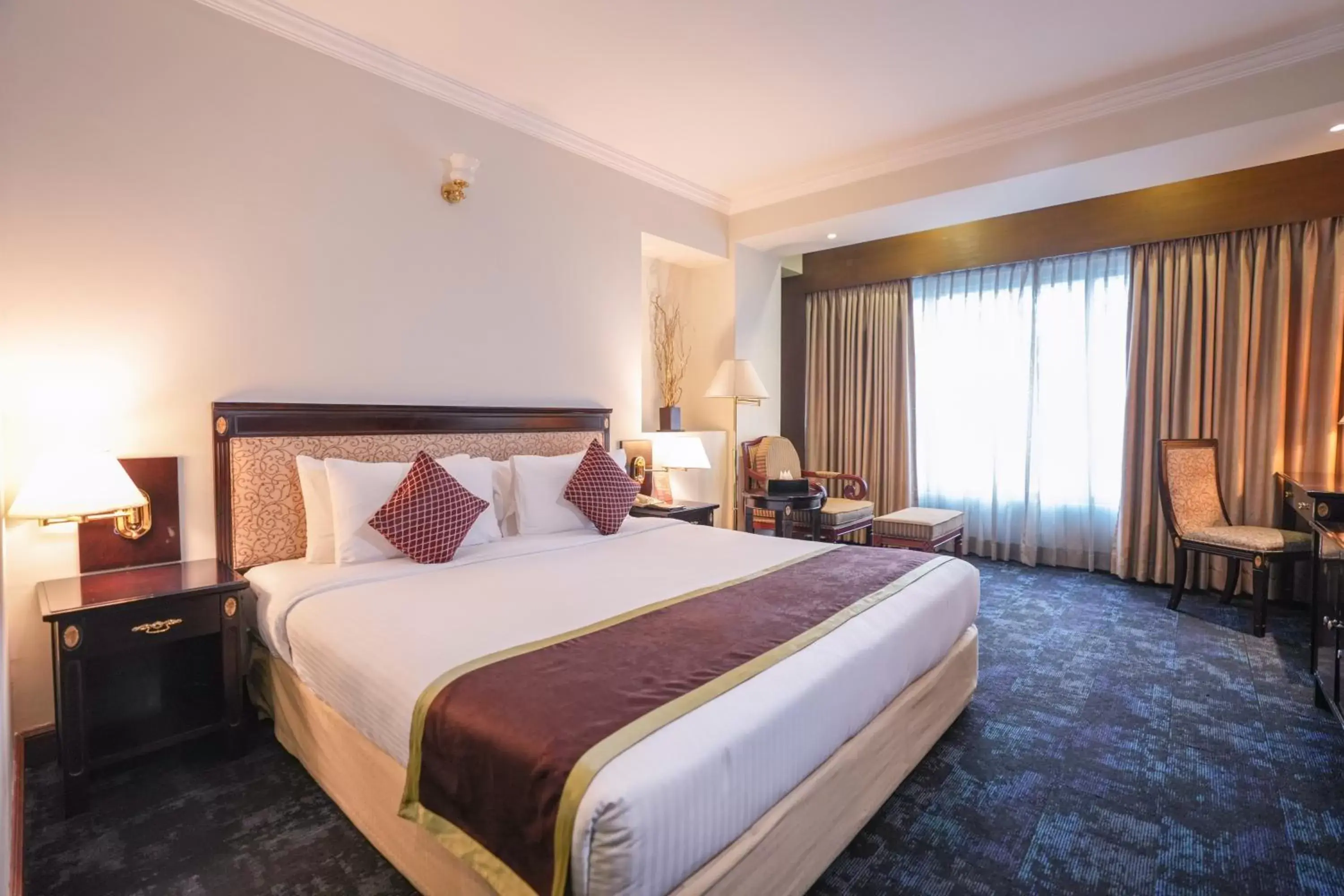 Deluxe King Room in Hotel Sarina Deluxe King Room in Hotel Sarina