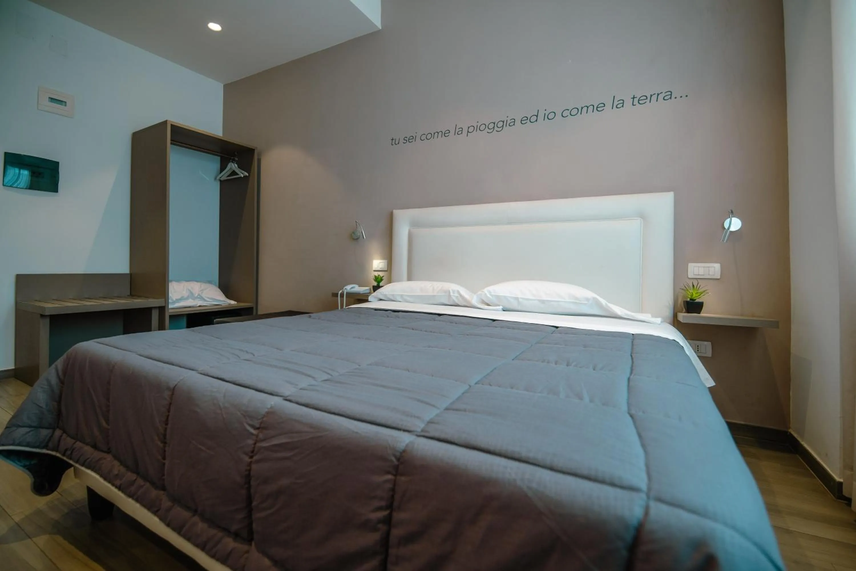 Photo of the whole room, Bed in Hotel Bruman Salerno