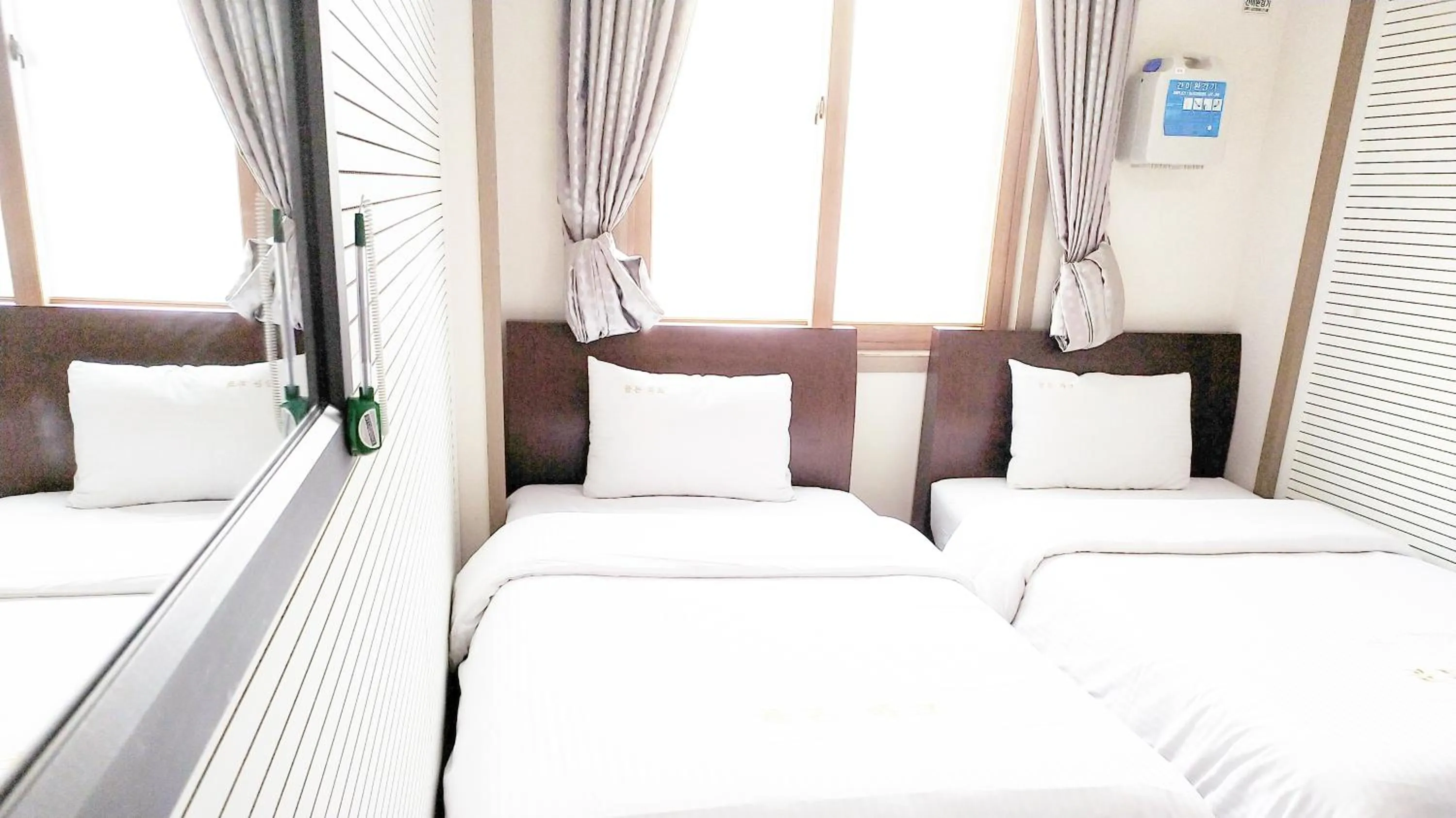 Bed in Golden Park Hotel