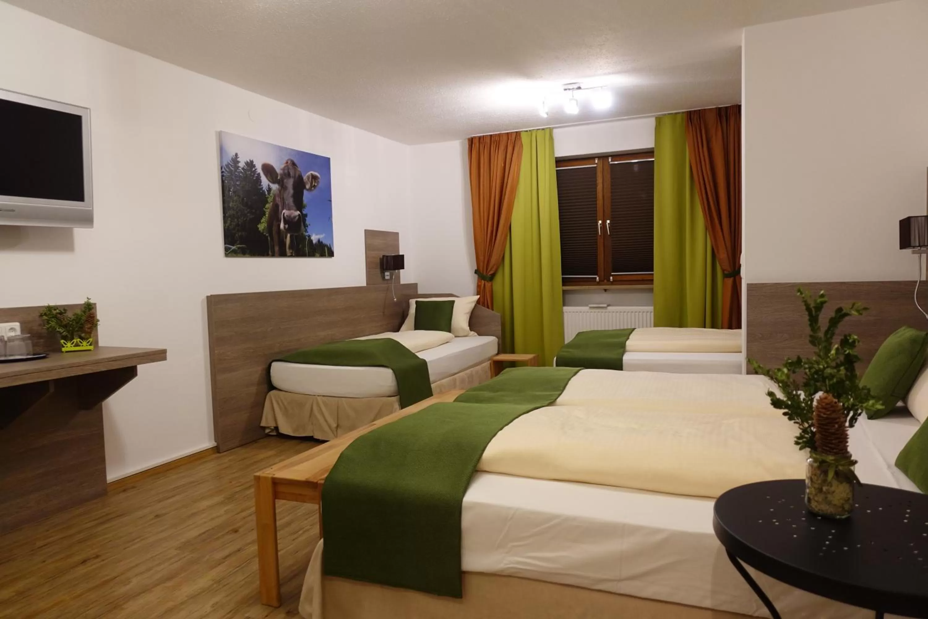 Photo of the whole room, Bed in Altstadthotel "Zum Hechten"