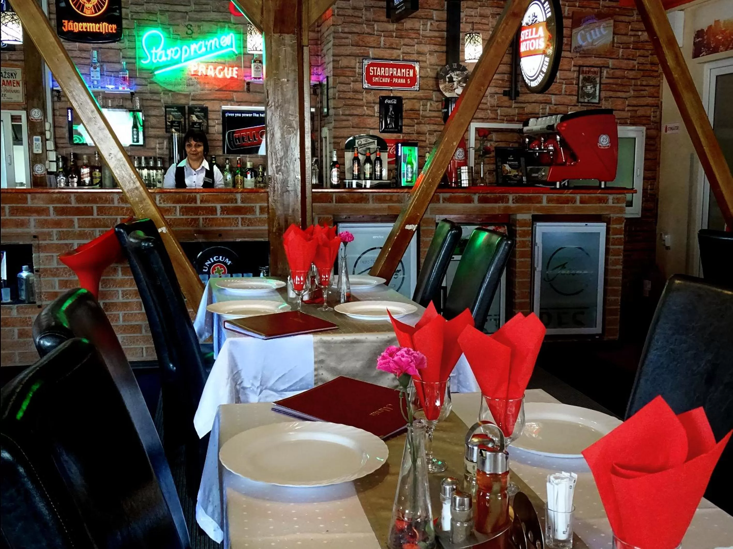 Restaurant/places to eat in Prince Hotel