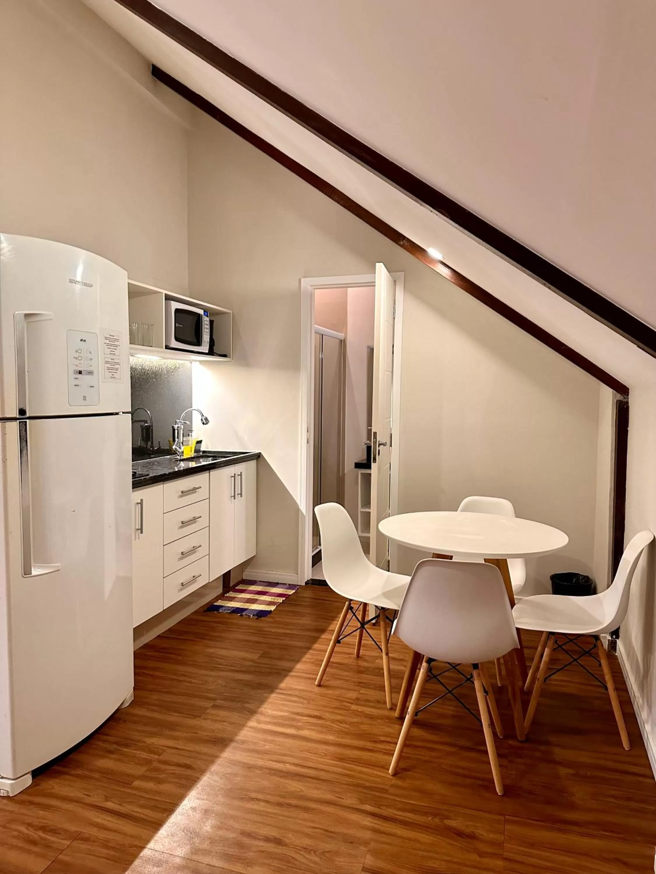 Kitchen or kitchenette, Kitchen/Kitchenette in Injoy Suítes & Aparts