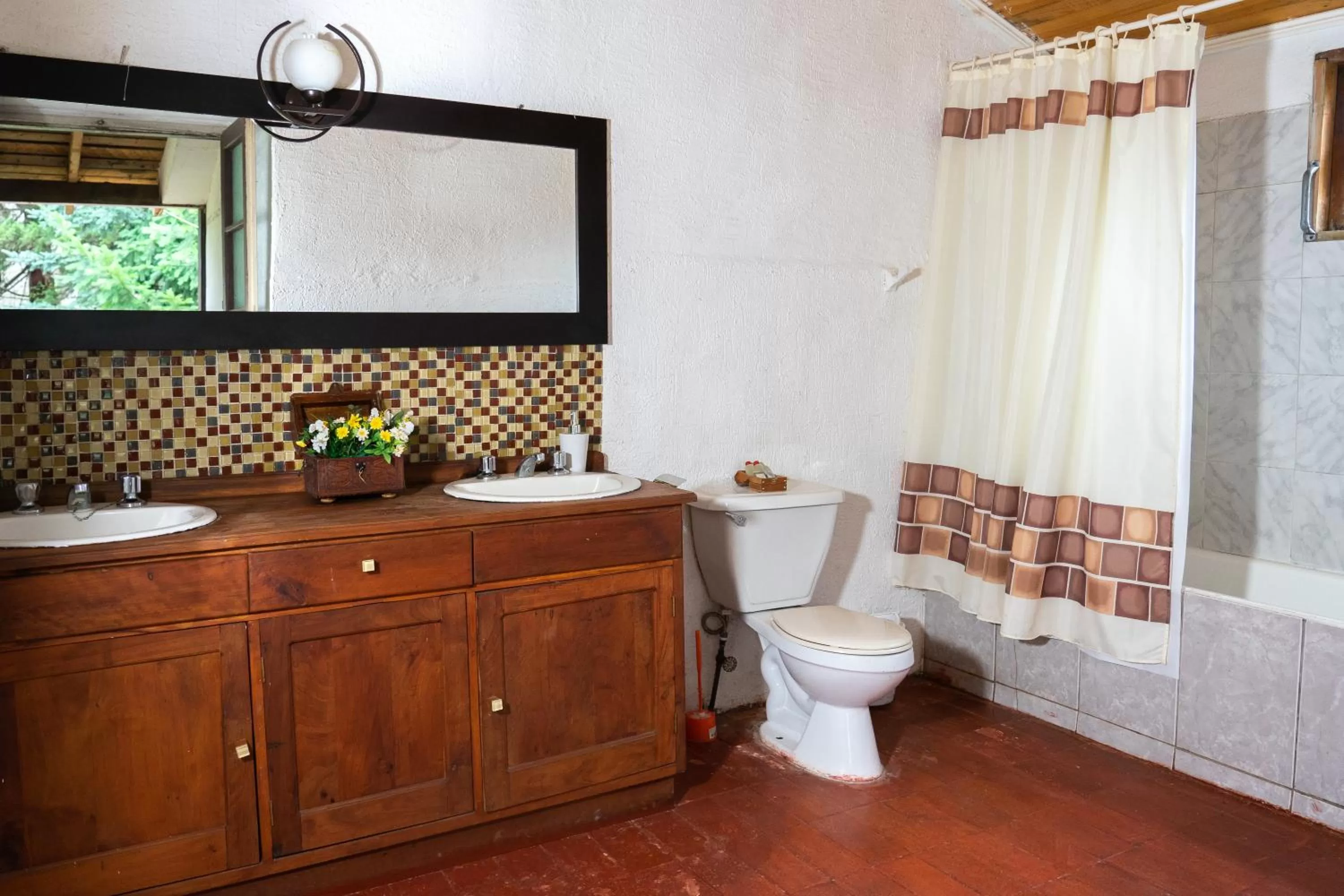 Bathroom in La Casa de Adobe Natural y Más