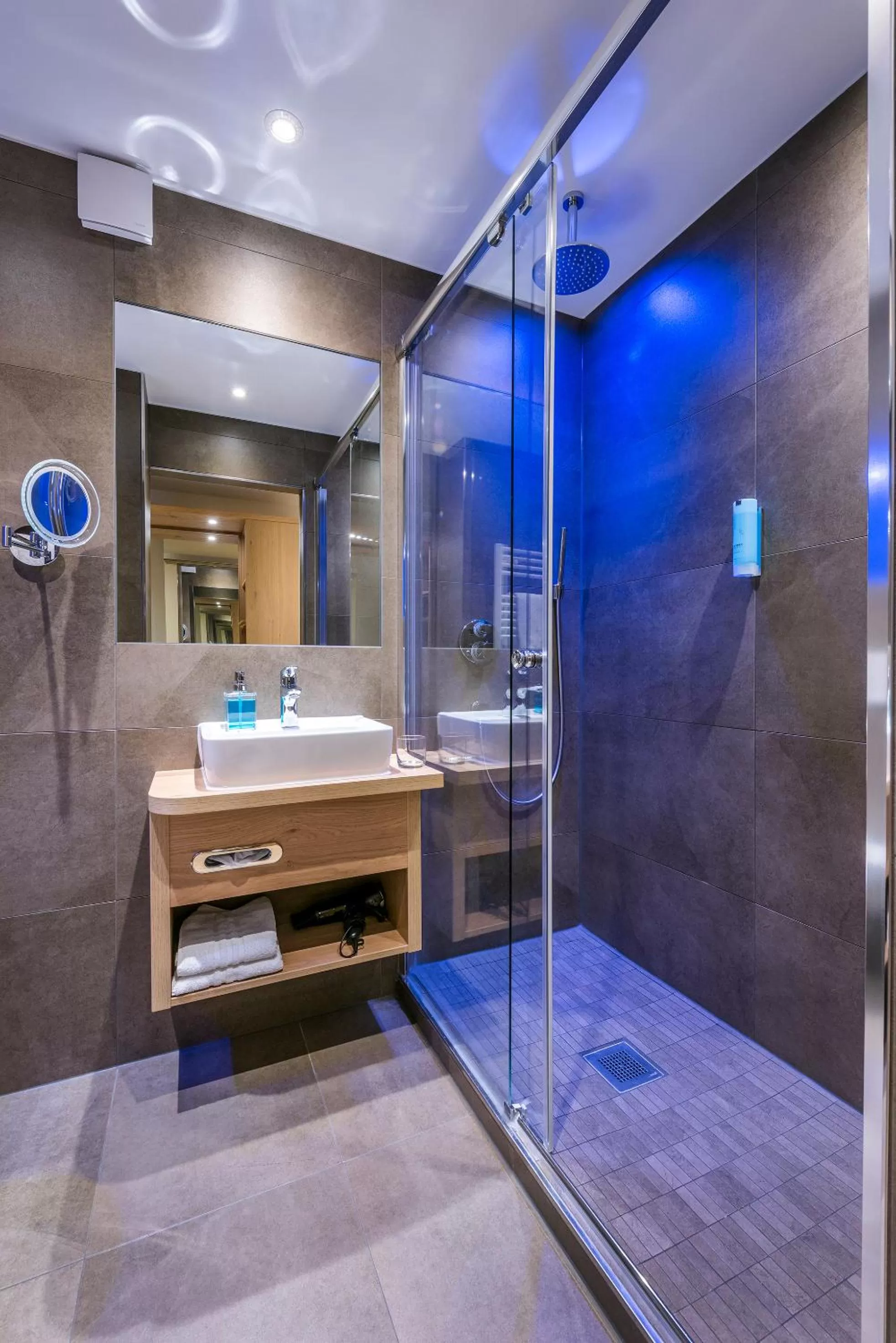 Shower, Bathroom in Hotel Krone