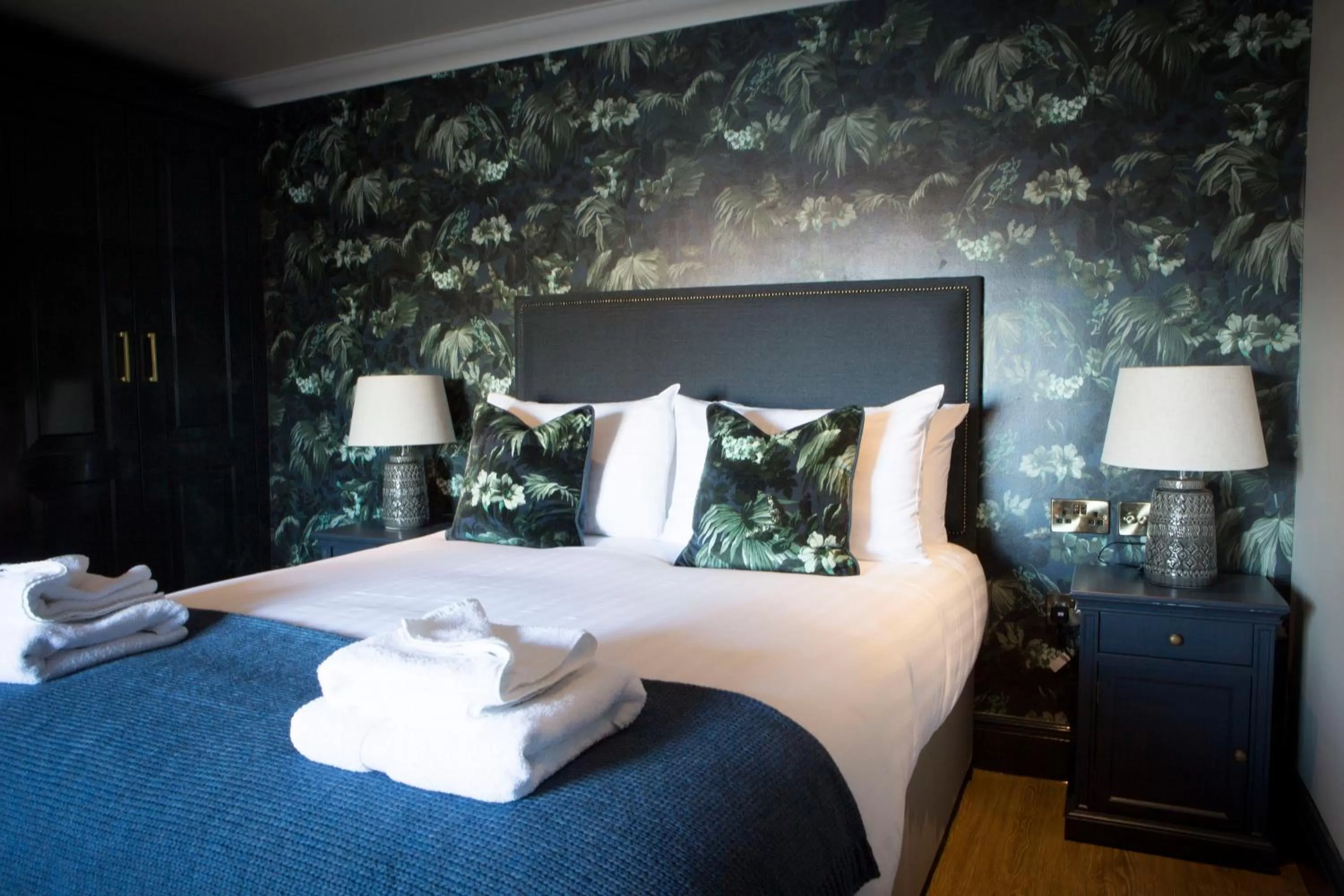 Bed in Wynnstay Arms, Ruabon, Wrexham