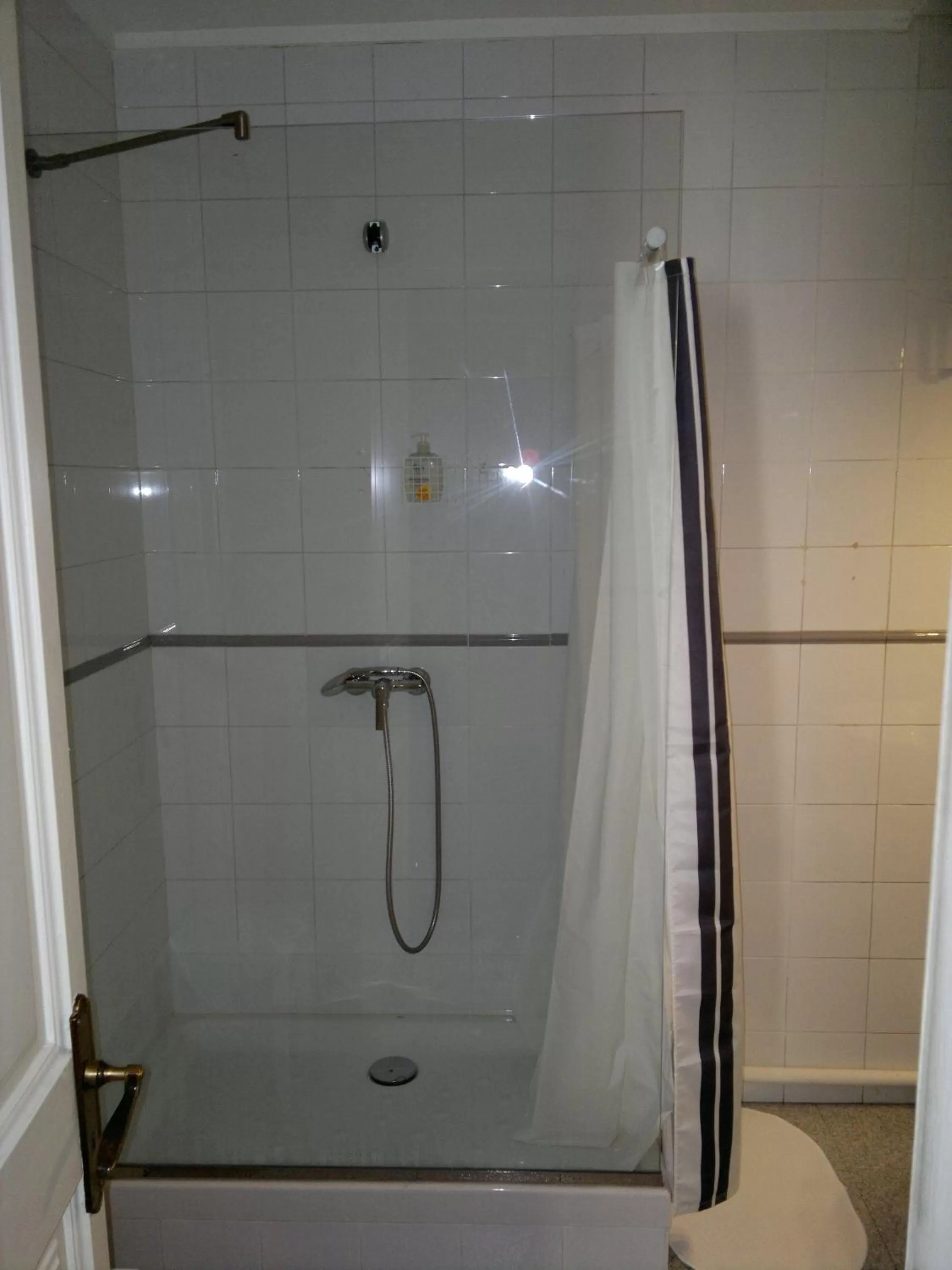 Bathroom in Ally's Bed&Breakfast,