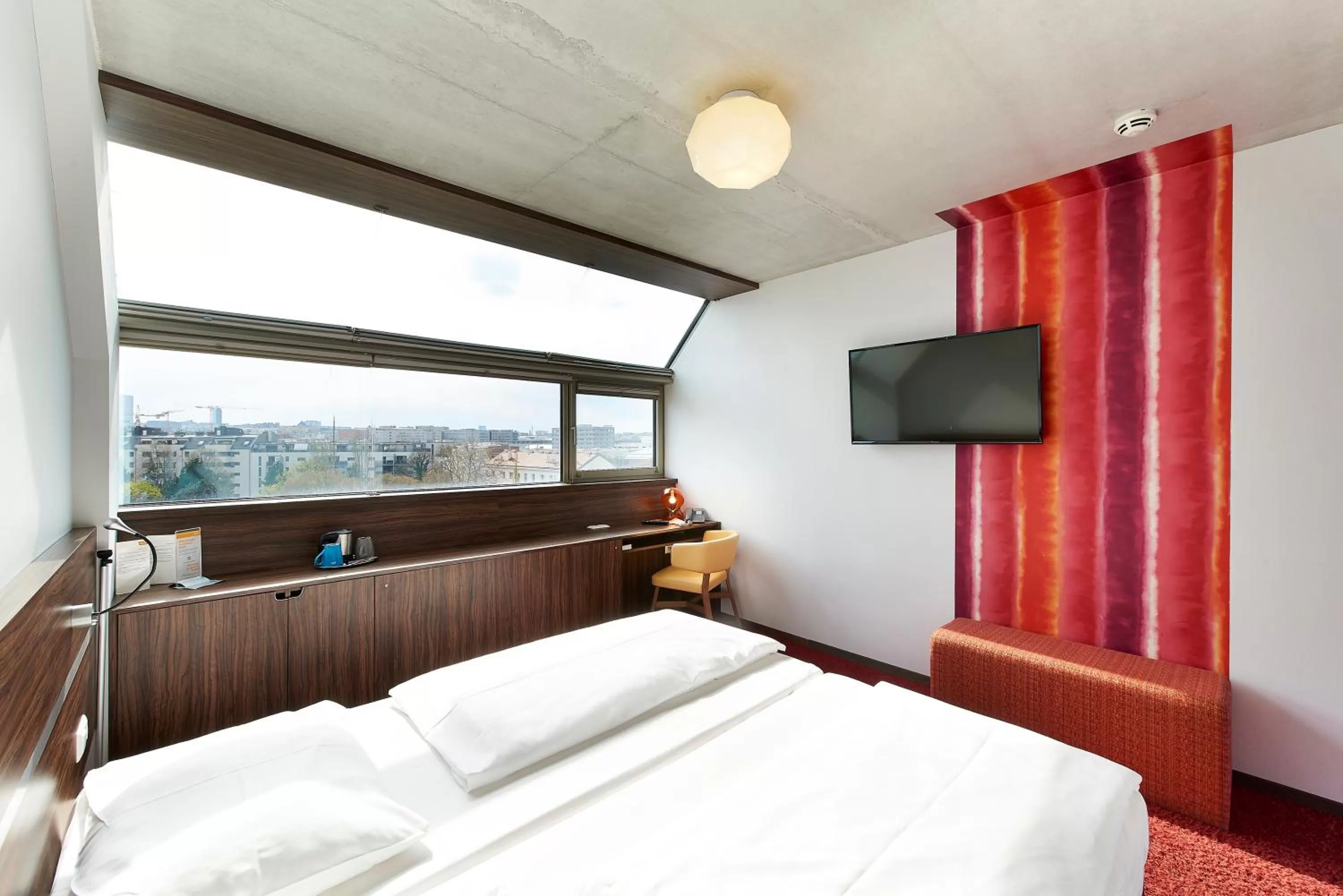 Bed in Simm's Hotel - cityhotel next to Metro U3