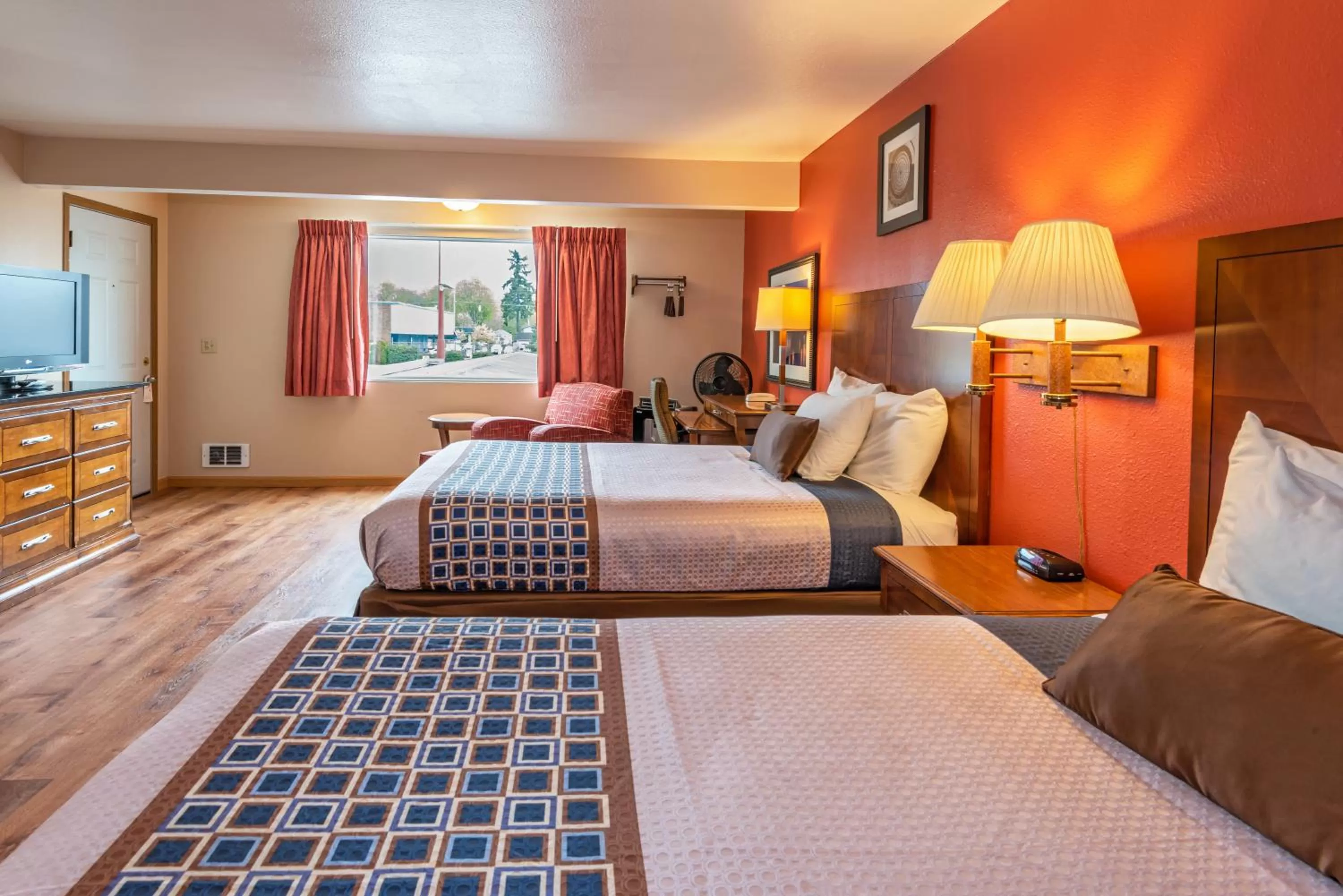 Photo of the whole room, Bed in Flagstone Motel