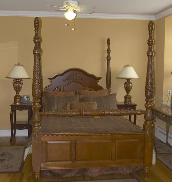 Bed in Baldachin Inn