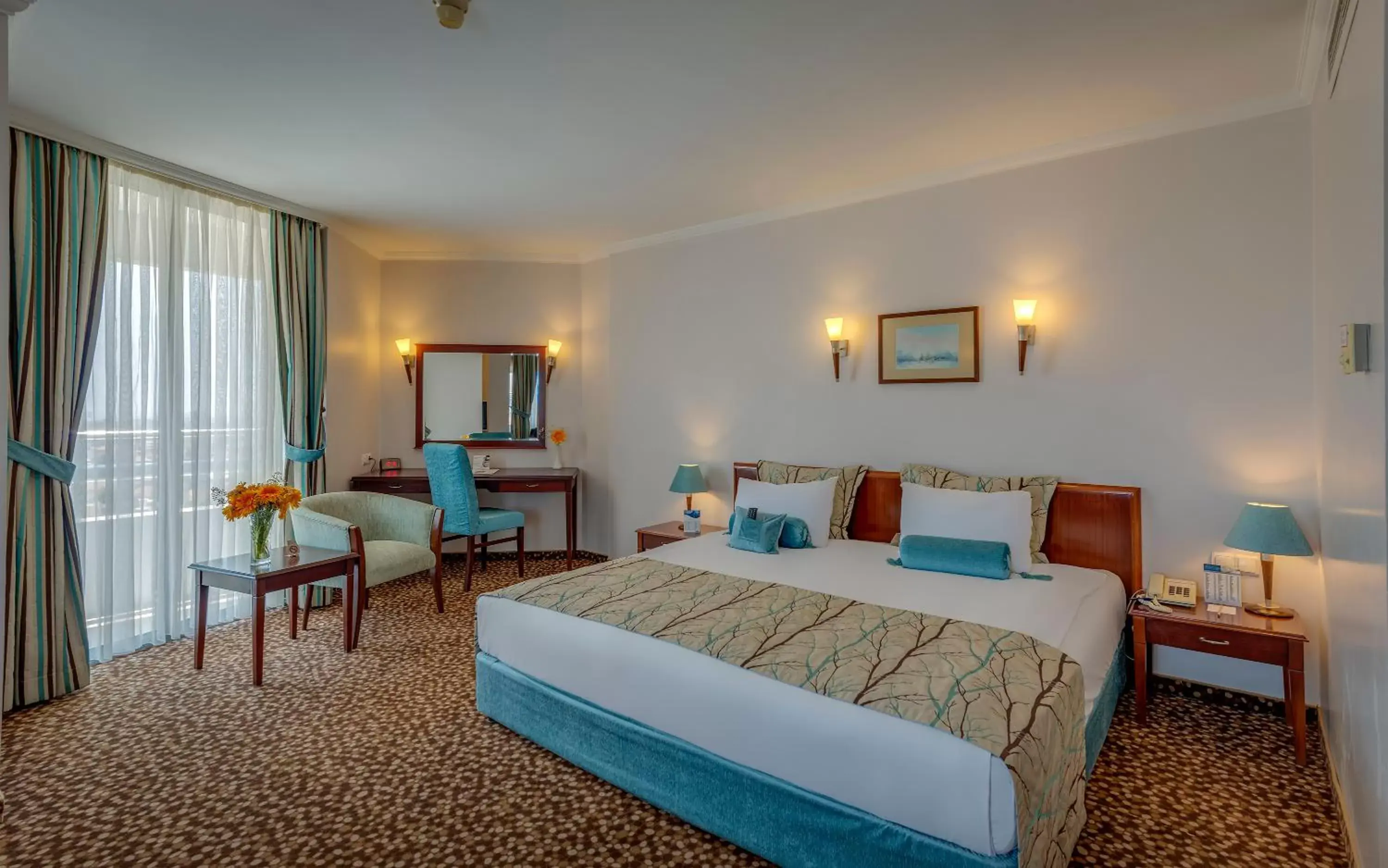 Junior Suite with King Bed, Single Bed and Sofa Bed - Balcony/Non-Smoking in Best Western Plus Khan Hotel Junior Suite with King Bed, Single Bed and Sofa Bed - Balcony/Non-Smoking in Best Western Plus Khan Hotel
